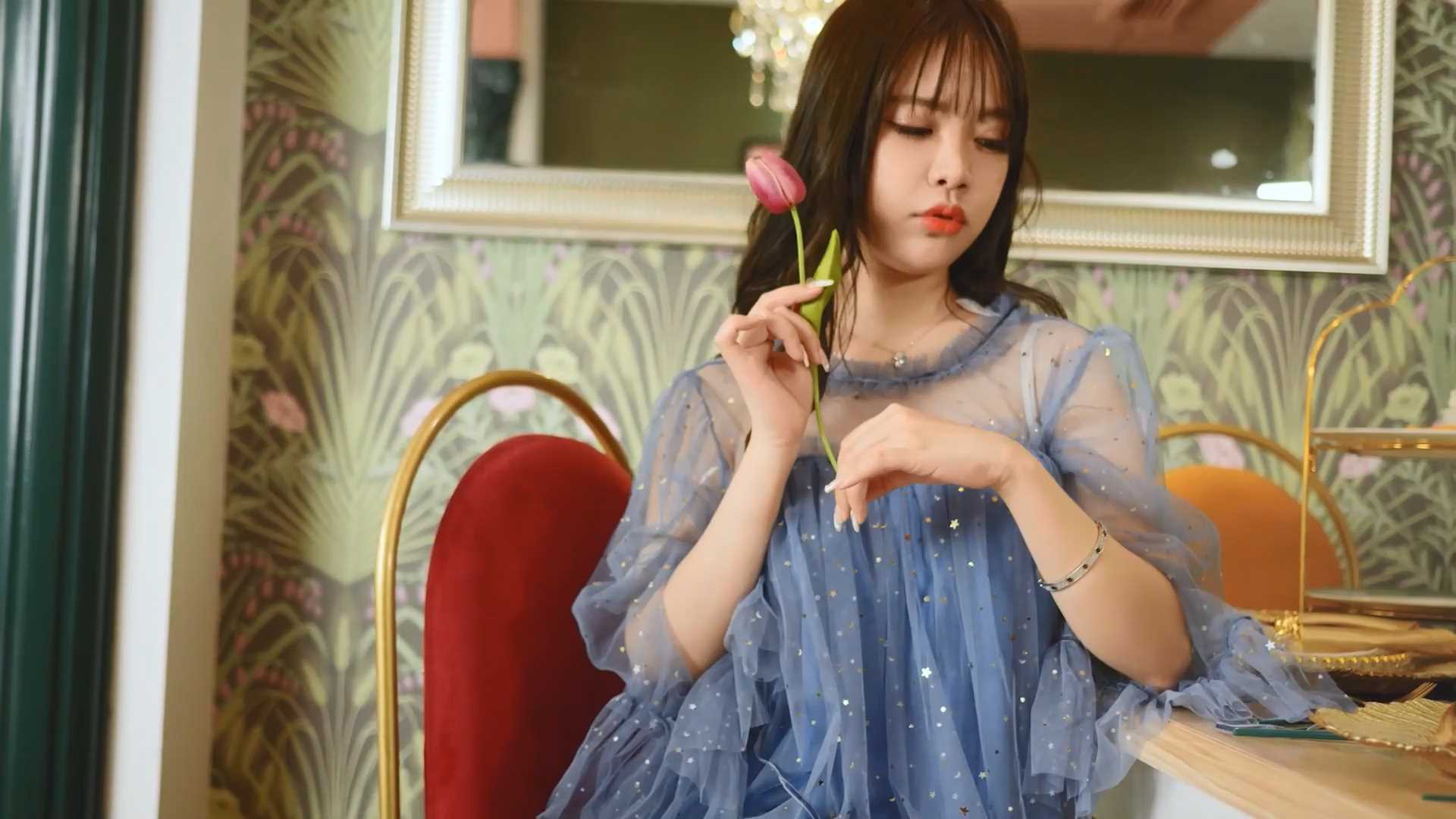 4KYX006 法式餐桌上的小公主，银色胶带捆绑.mp4_snapshot_01.20_[2025.02.14_12.05.41].jpg
