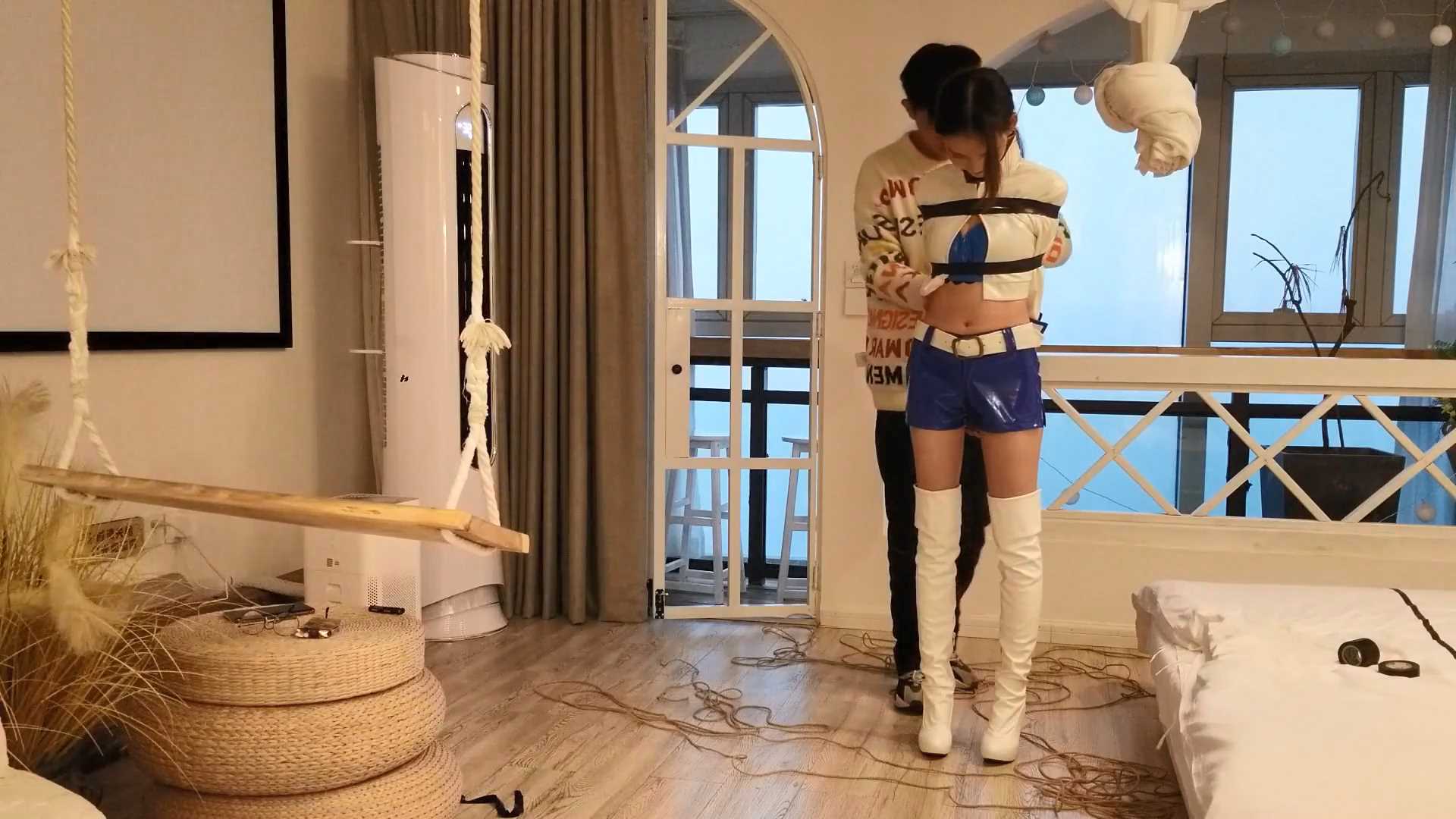 Aoteman209 二女捆绑 婷婷赛车服和她的闺蜜 上集.mp4_snapshot_22.55_[2025.02.11_15.31.24].jpg