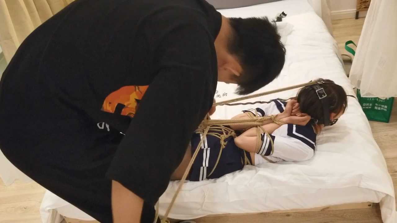 Aoteman216 果果学生服极限后手观音驷马，马具口塞.mp4_snapshot_34.06_[2025.02.11_1.jpg