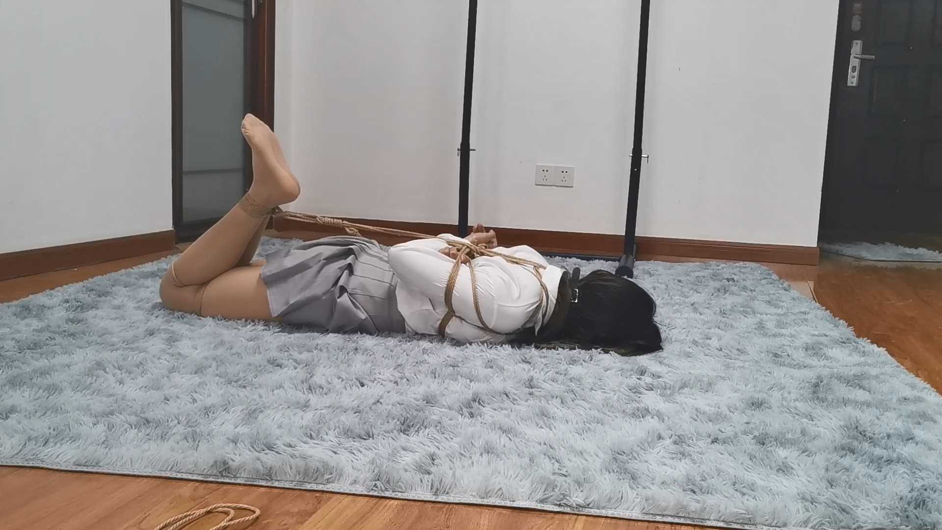Aoteman217 猫林JK日式紧缚驷马放置1小时，妹子最终崩溃哭泣.mp4_snapshot_00.29.07_[.jpg