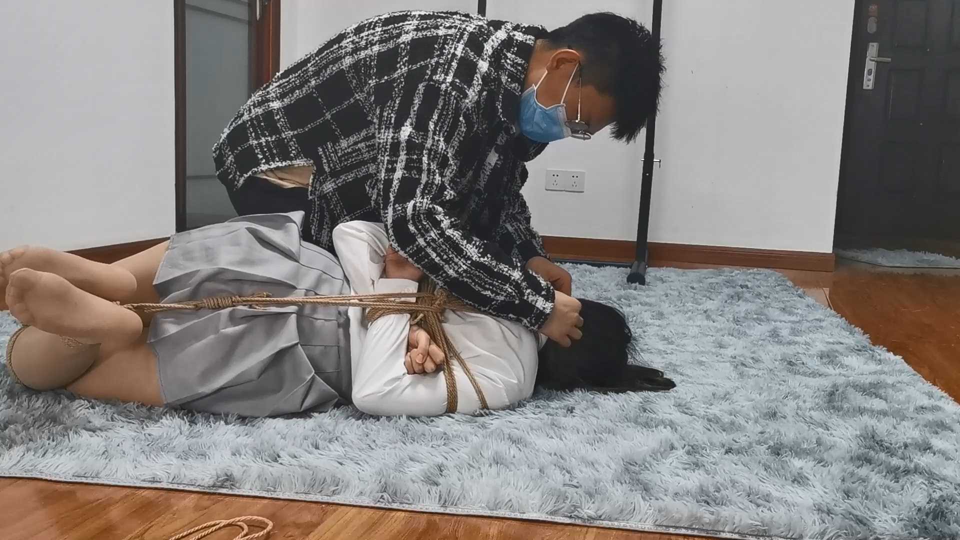 Aoteman217 猫林JK日式紧缚驷马放置1小时，妹子最终崩溃哭泣.mp4_snapshot_01.02.30_[.jpg