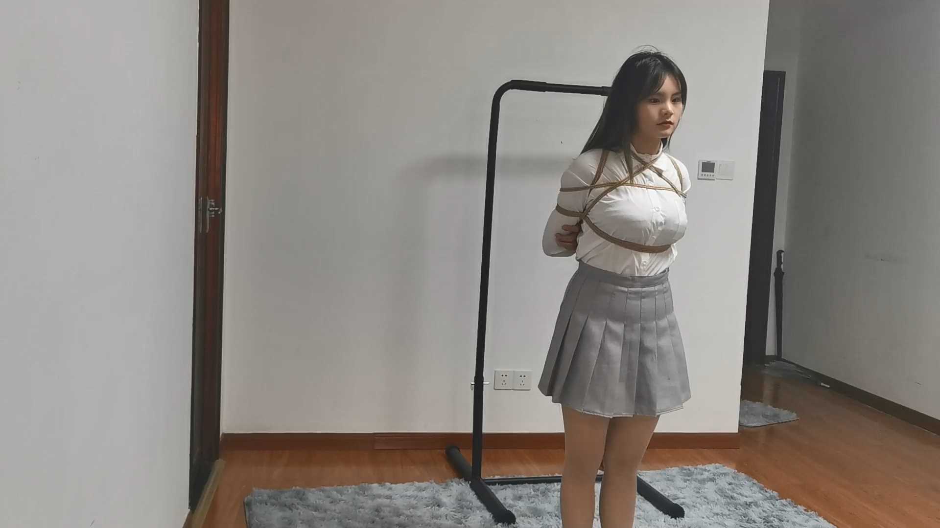 Aoteman217 猫林JK日式紧缚驷马放置1小时，妹子最终崩溃哭泣.mp4_snapshot_00.08.53_[.jpg