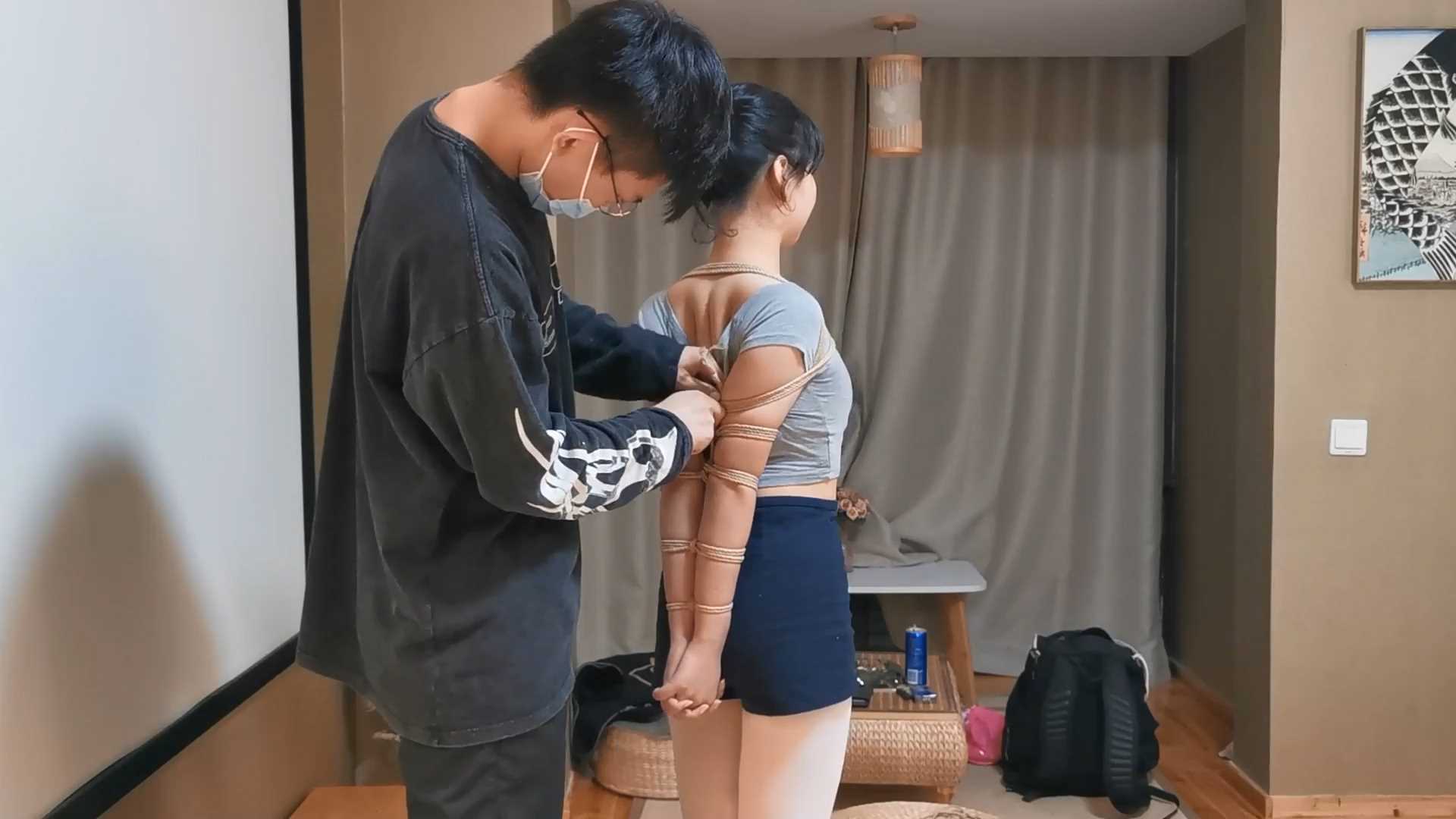 Aoteman218 舞蹈系姐妹支臂驷马放置 从好奇嬉戏到绝望大叫的过程.mp4_snapshot_00.06..jpg