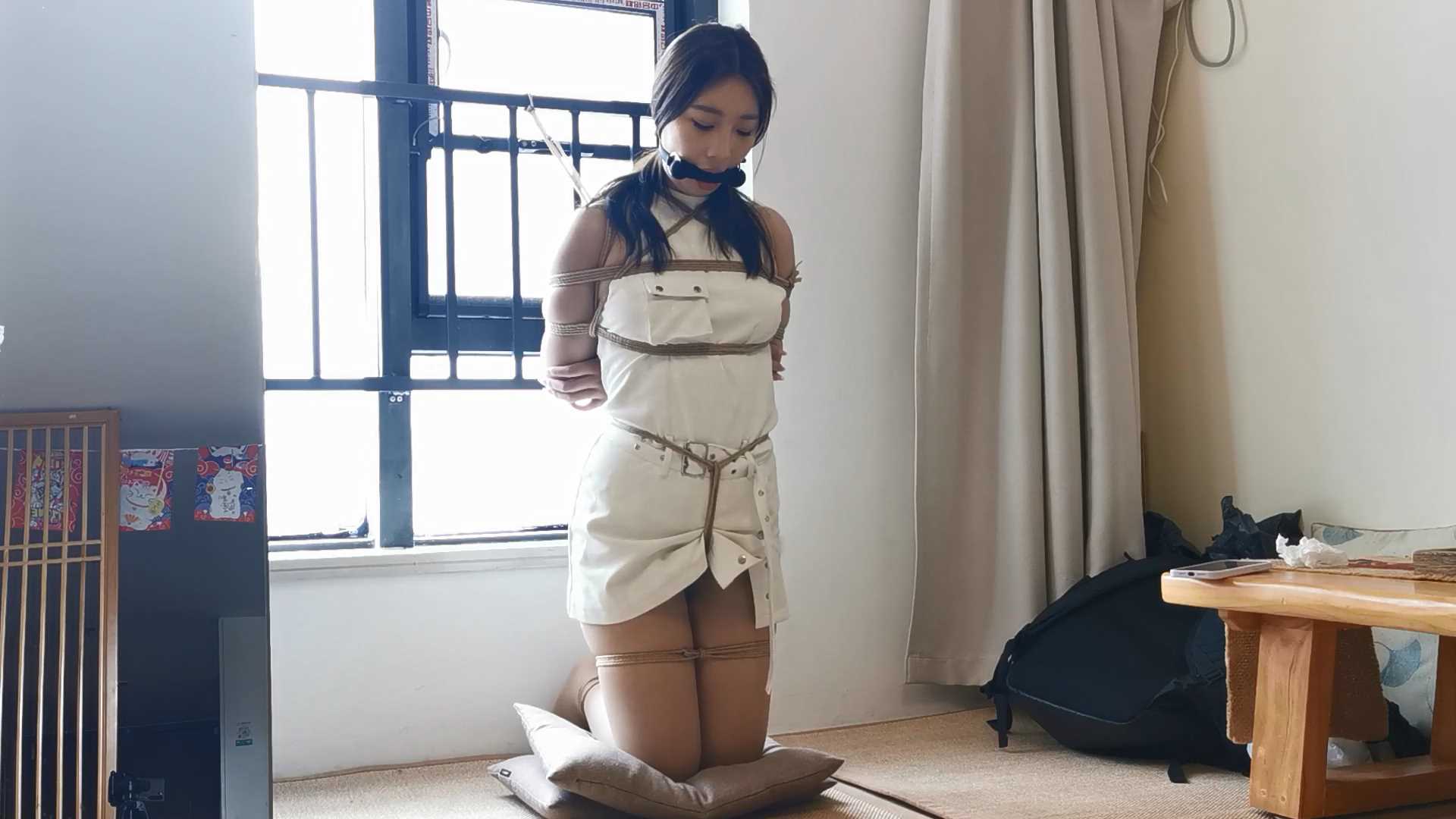 Aoteman236 工作室新来的模特 第一次绑就放置一个多小时.mp4_snapshot_00.27.55_[2025.jpg