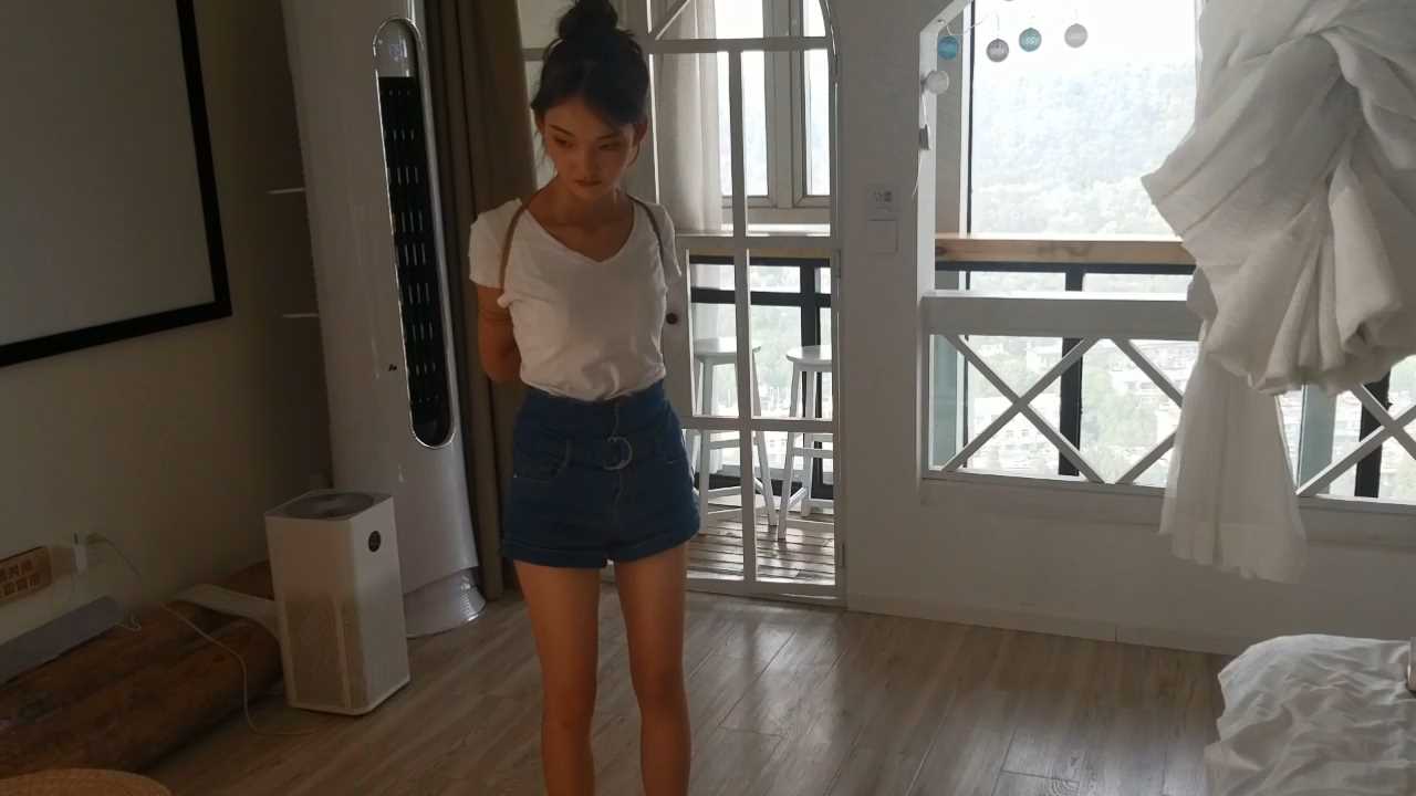 Aoteman229 婷婷和果果的游戏 驷马赛爬，口球吹蜡烛，驷马逃脱和胶带口塞逃脱.mp4_sna.jpg