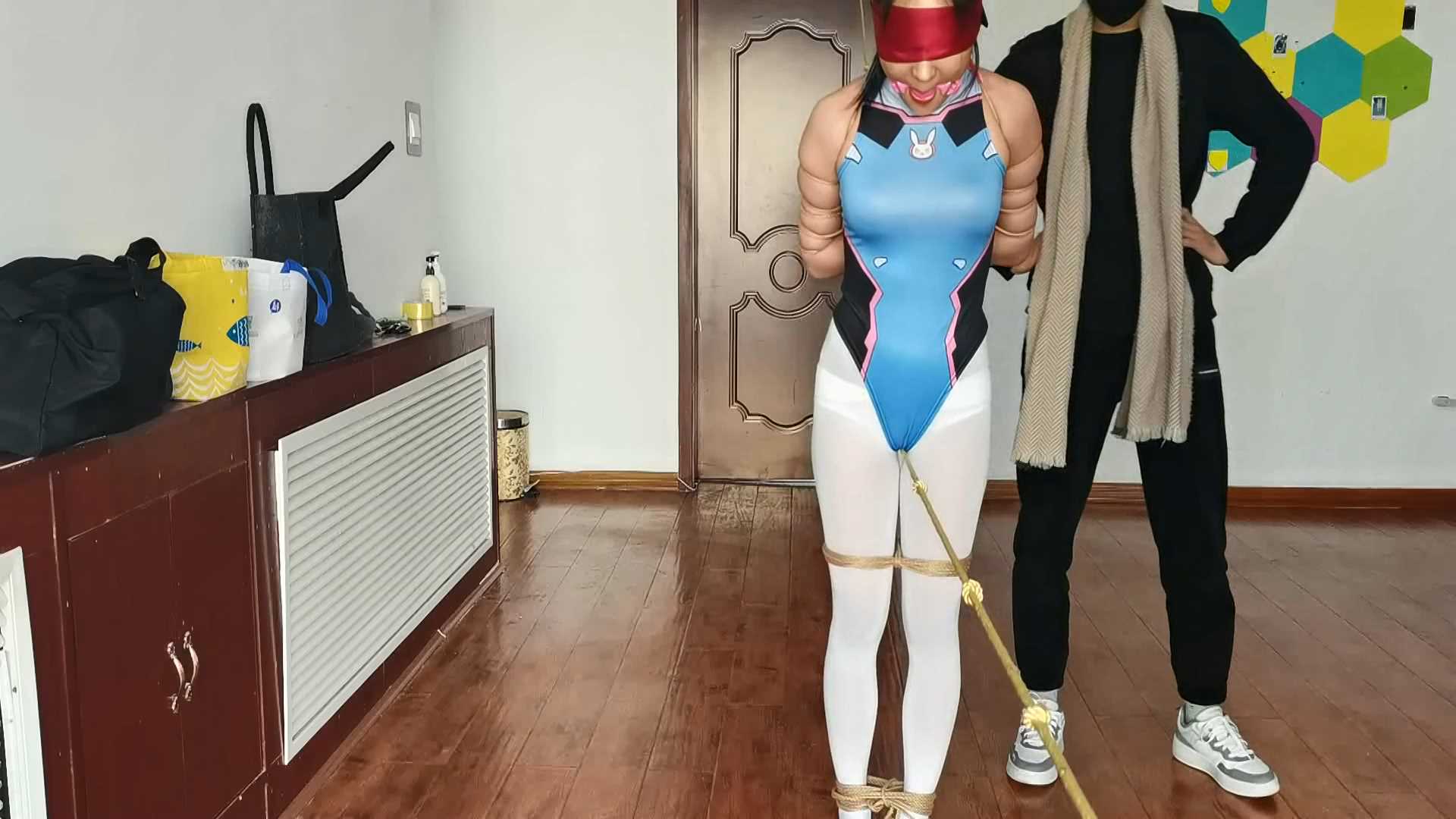 YS054 五花大绑蒙眼堵嘴走绳刑.mp4_snapshot_10.56_[2025.02.14_10.53.44].jpg