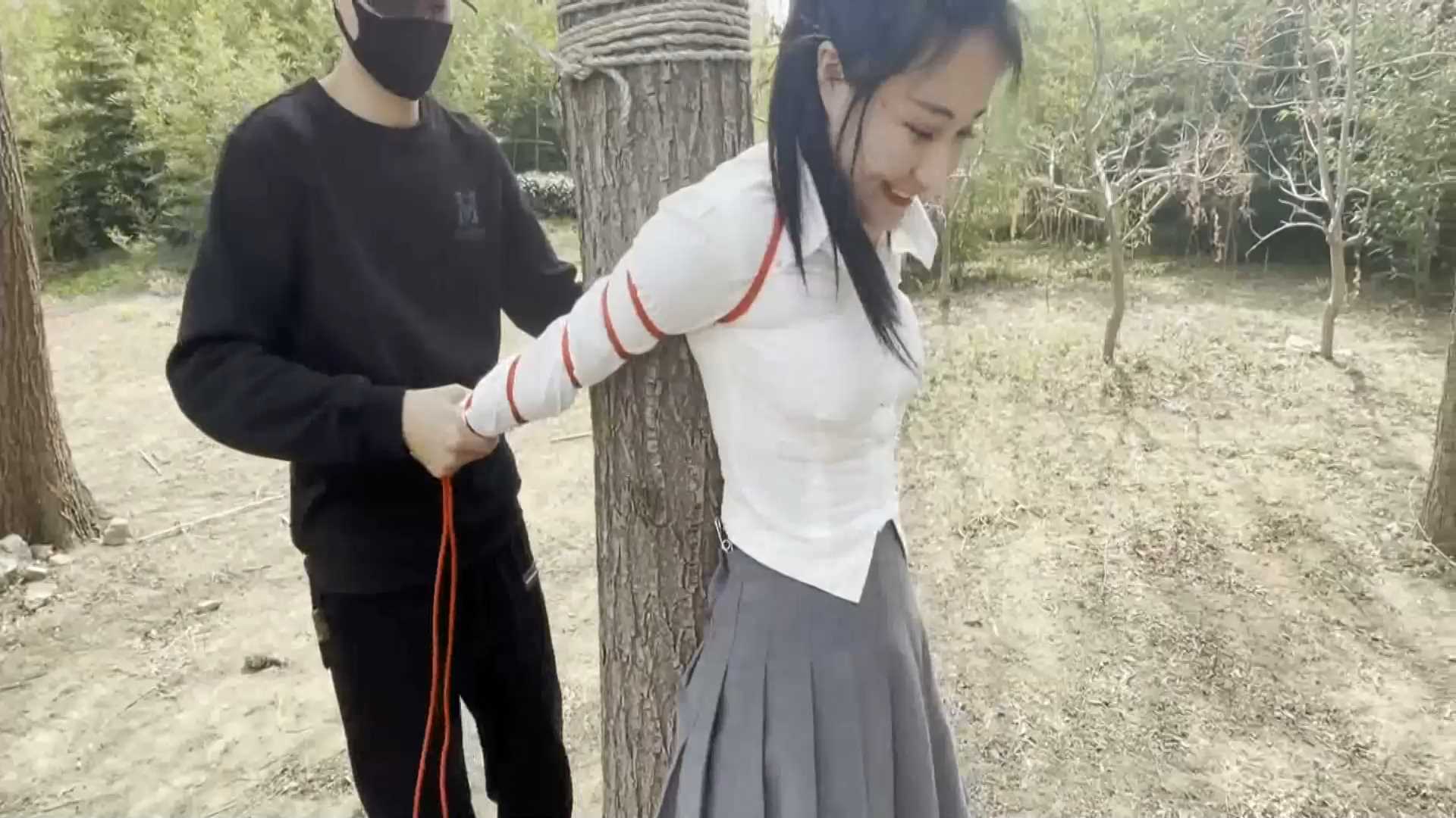 YS071 公园玩捆绑纪实.mp4_snapshot_00.53_[2025.02.14_10.56.52].jpg