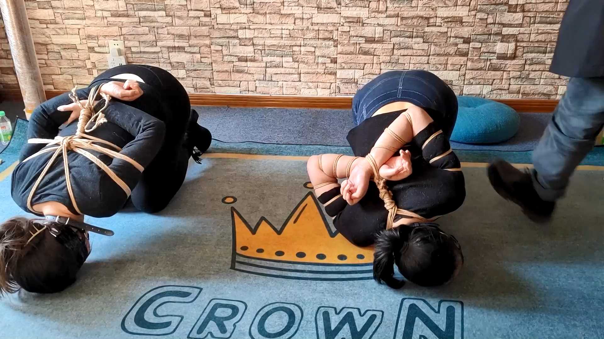 YS072 韩露和闺蜜挑战失败受罚.mp4_snapshot_14.19_[2025.02.14_10.57.07].jpg