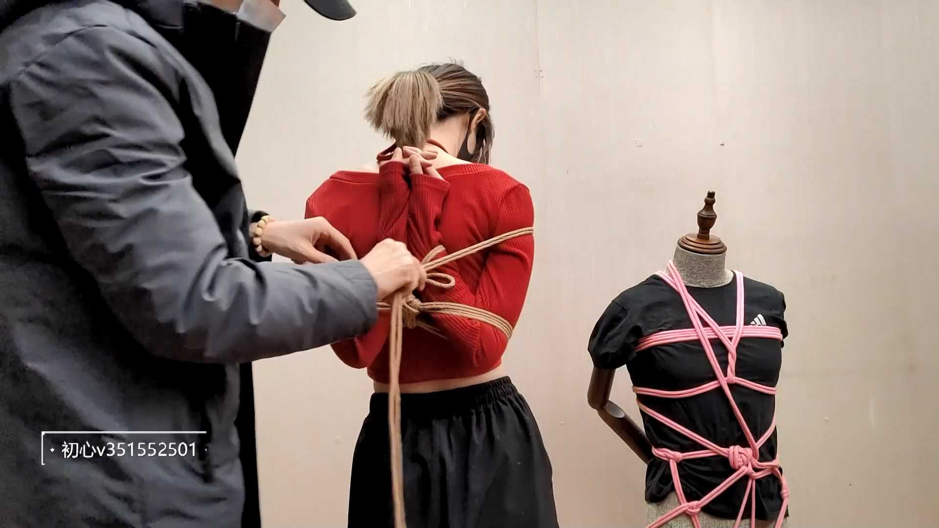 YS093 捆绑喵喵外出逛街.mp4_snapshot_01.57_[2025.02.14_11.00.56].jpg