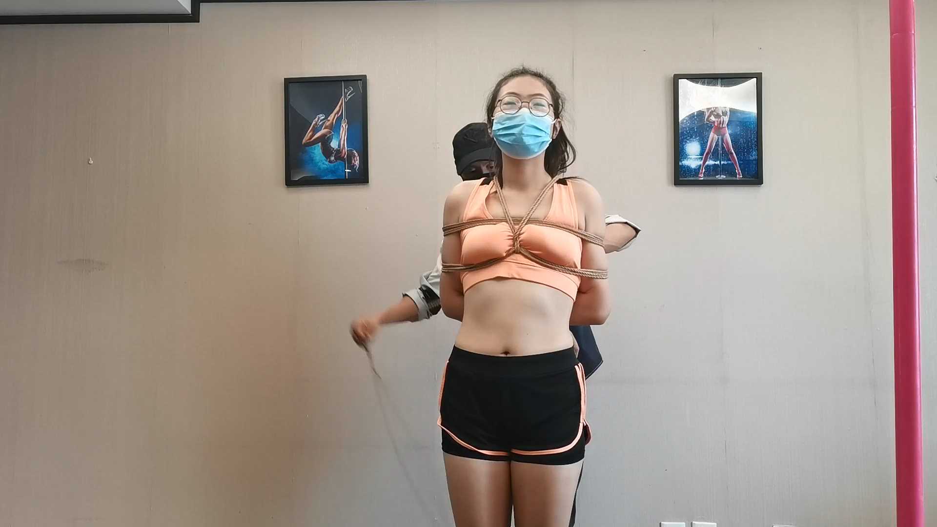 YS094 两个女孩被绑逃脱.mp4_snapshot_02.30_[2025.02.14_11.01.13].jpg
