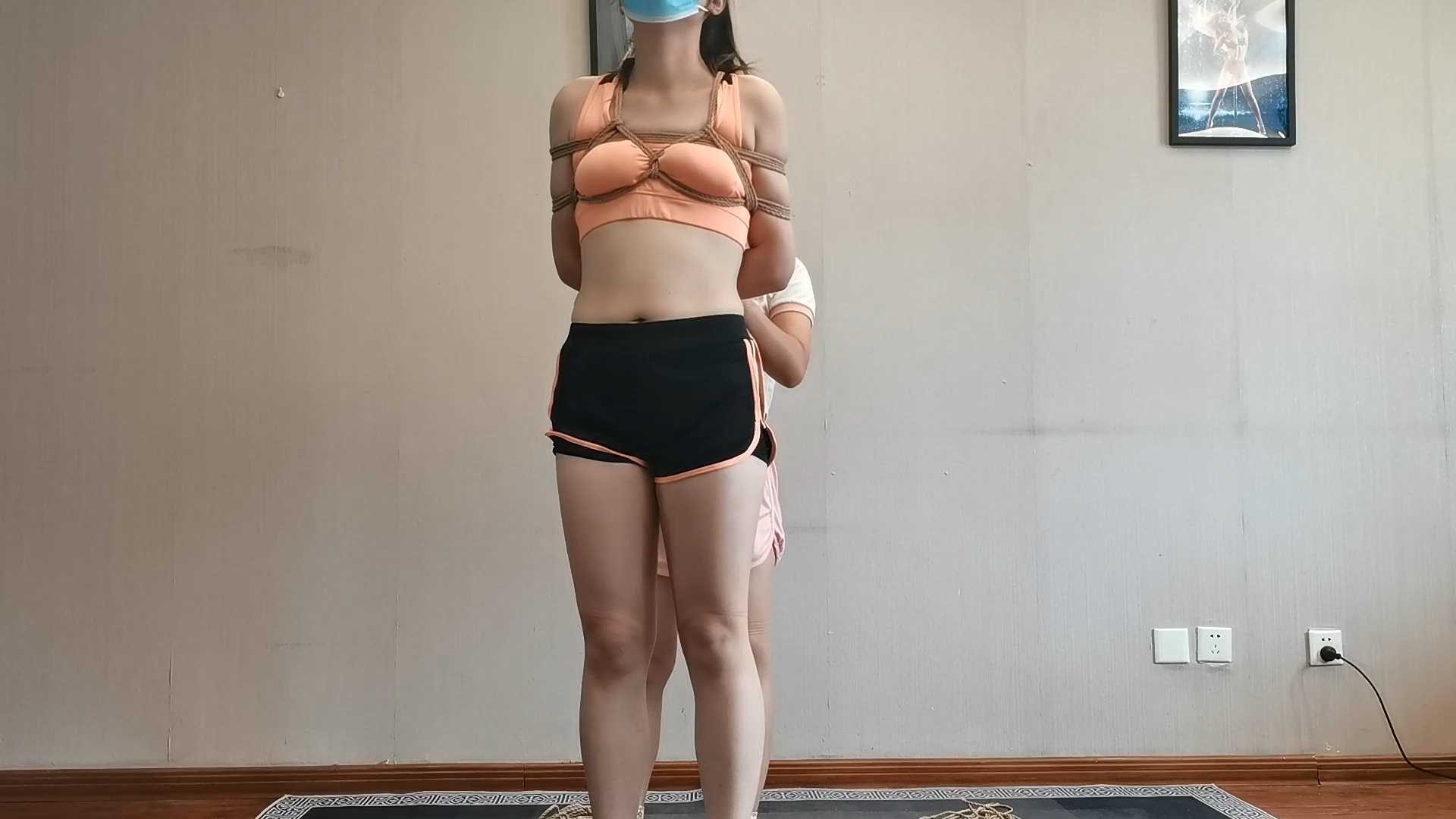 YS094 两个女孩被绑逃脱.mp4_snapshot_22.17_[2025.02.14_11.01.18].jpg