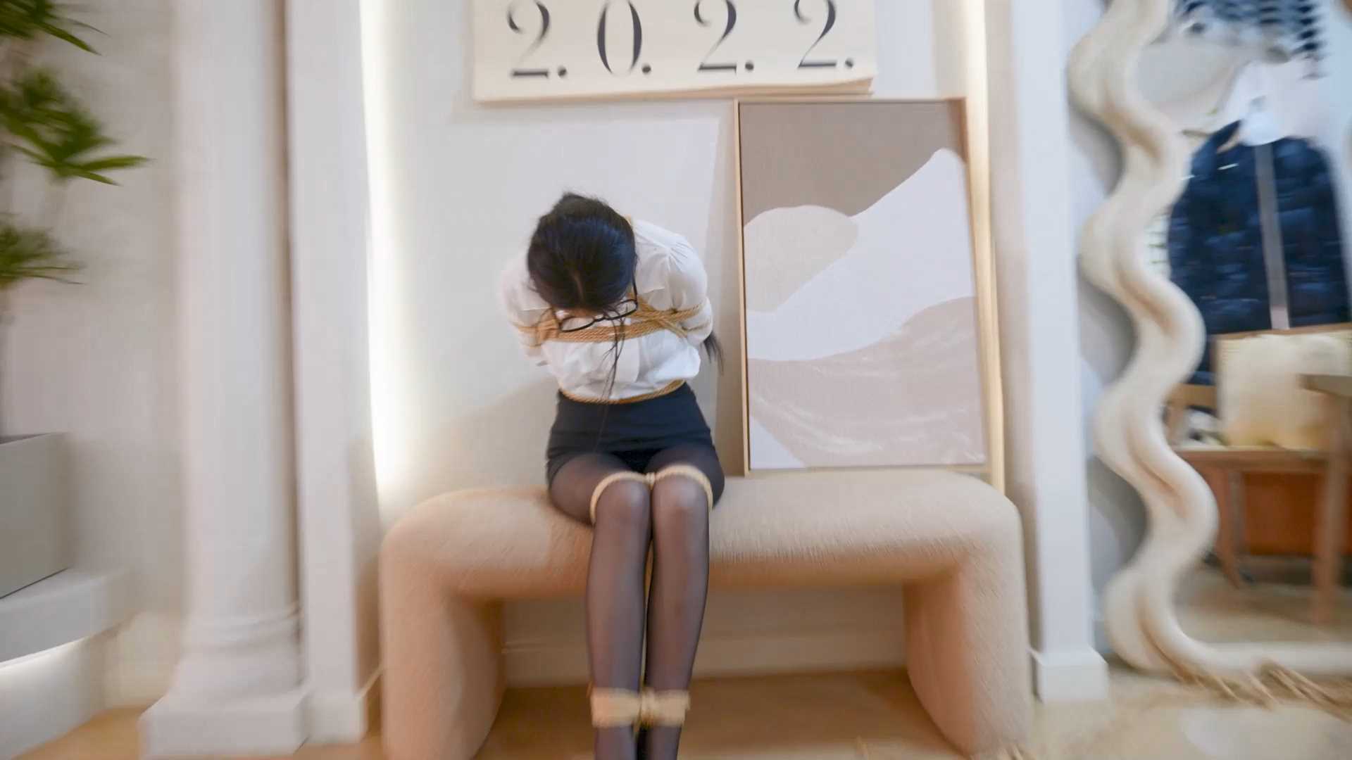 4KYX013 监禁三日03.mp4_snapshot_13.35_[2025.02.14_12.07.25].jpg