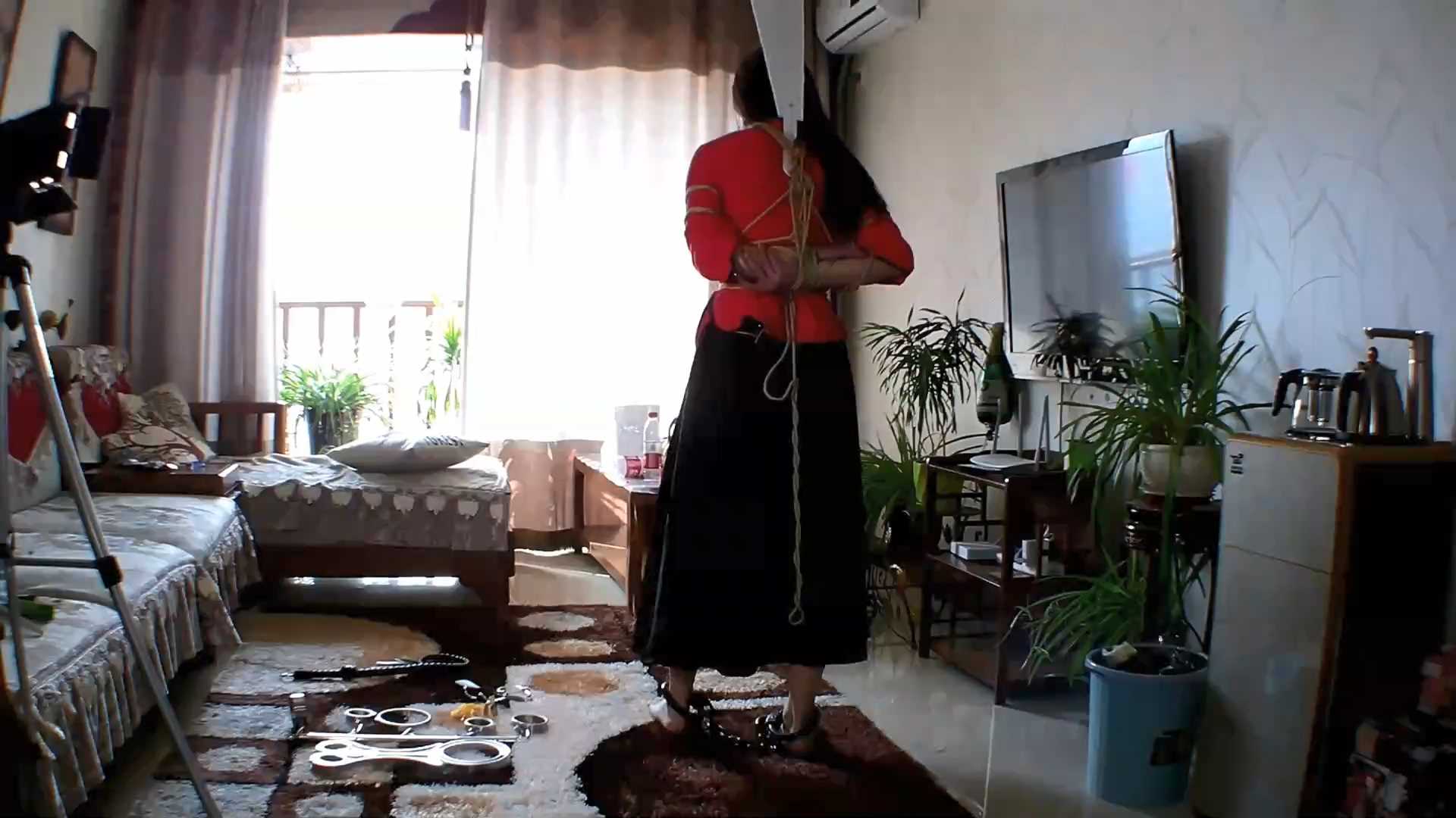 YWY021 被导演调教的漂亮女学生-红衣女烈篇 上.mp4_snapshot_00.13.12_[2025.02.14_13.jpg