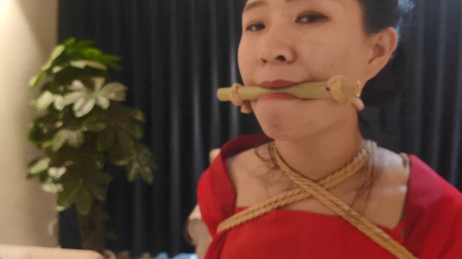 YWY043 妻奴之圈养日记 下集.mp4_snapshot_17.26_[2025.02.14_13.33.53].jpg