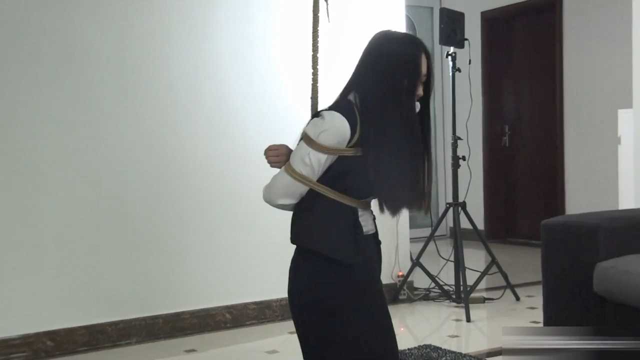 HNYC041 犯错职员.mp4_snapshot_11.45_[2025.02.17_11.43.49].jpg