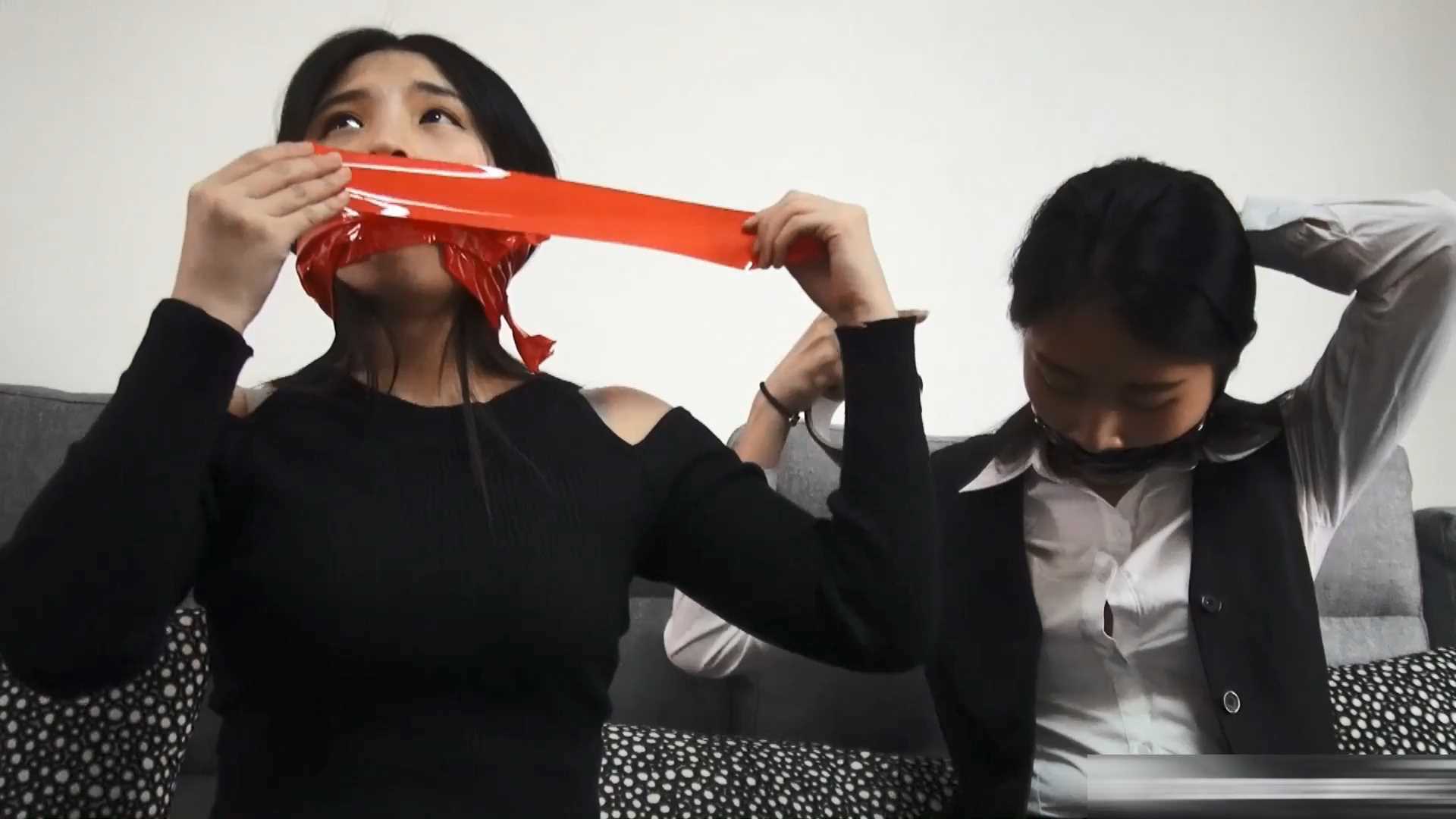HNYC009 二美女家中遇劫匪.mp4_snapshot_03.15_[2025.02.17_11.30.22].jpg