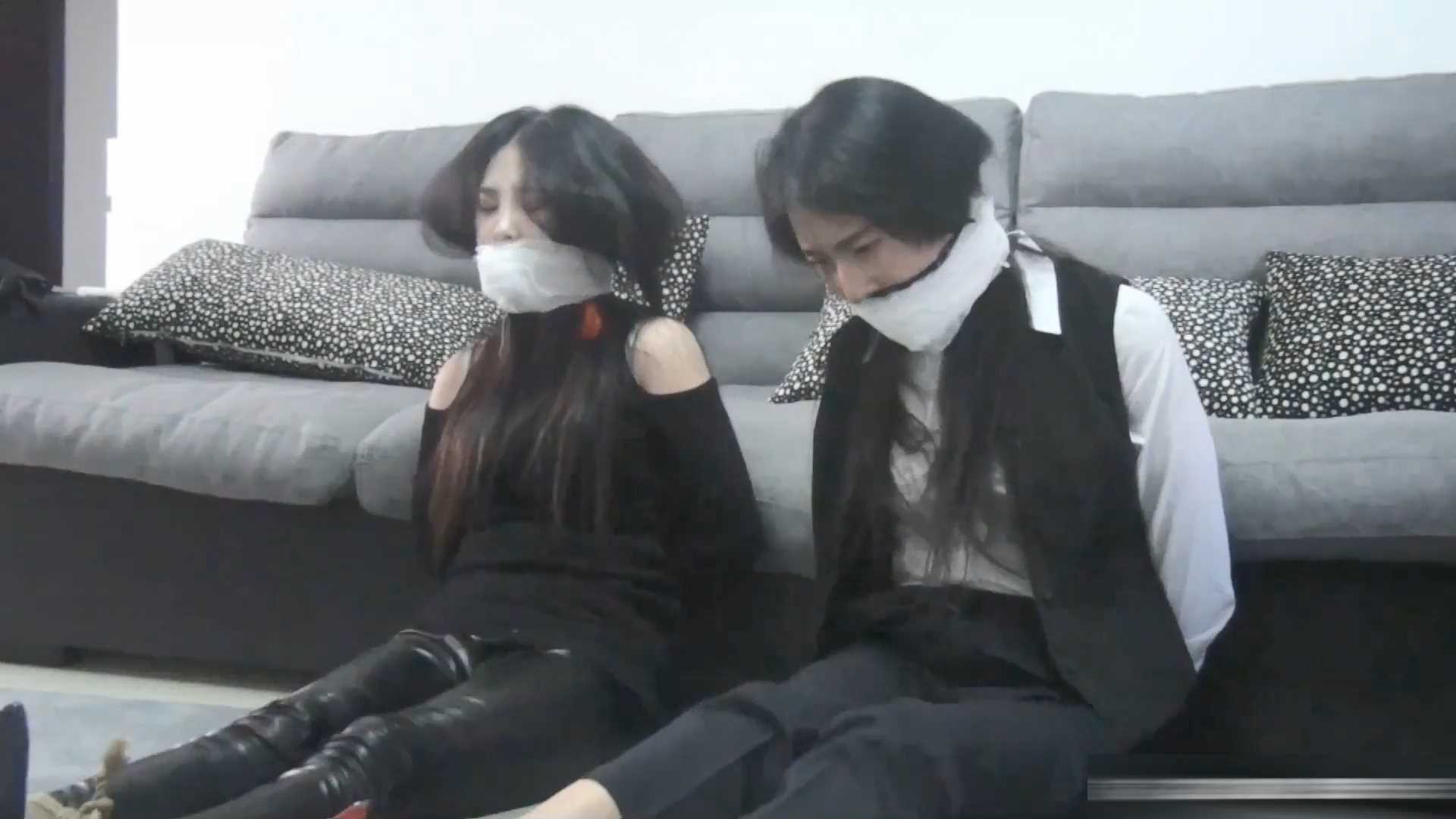 HNYC009 二美女家中遇劫匪.mp4_snapshot_23.01_[2025.02.17_11.30.27].jpg