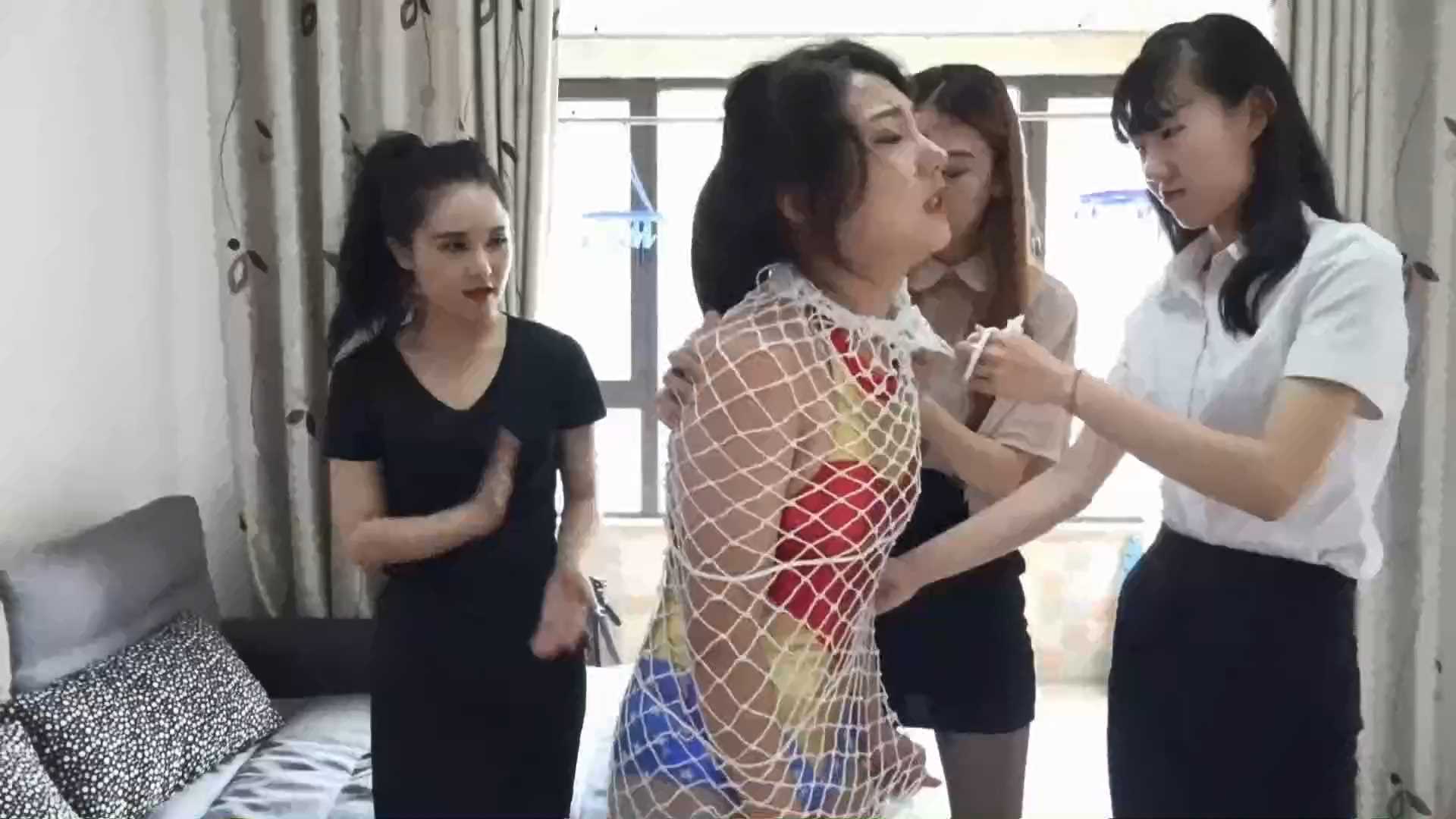 HNYC010 美女神奇女侠vs三女魔头.mp4_snapshot_01.24.28_[2025.02.17_11.30.38].jpg