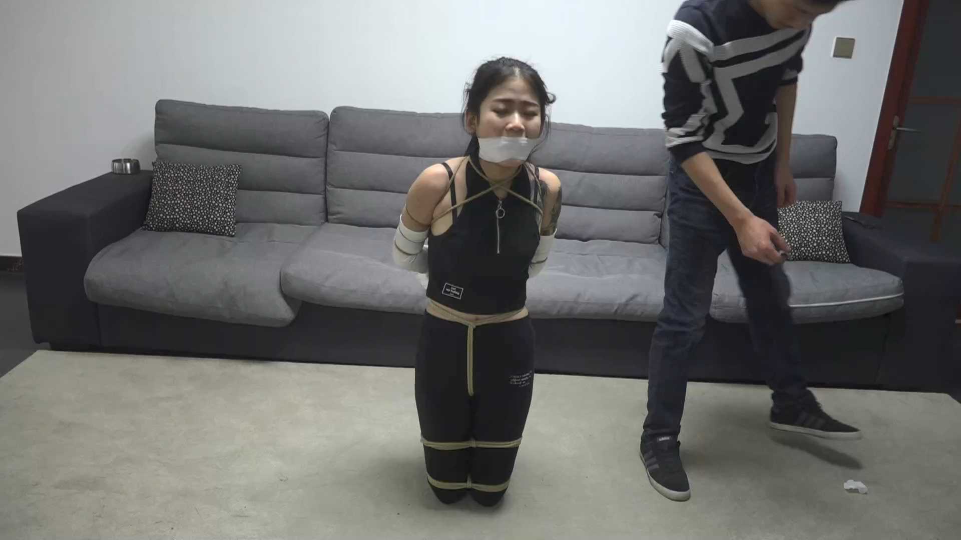 HNYC024 乐乐入室堵嘴.mp4_snapshot_16.24_[2025.02.17_11.33.25].jpg