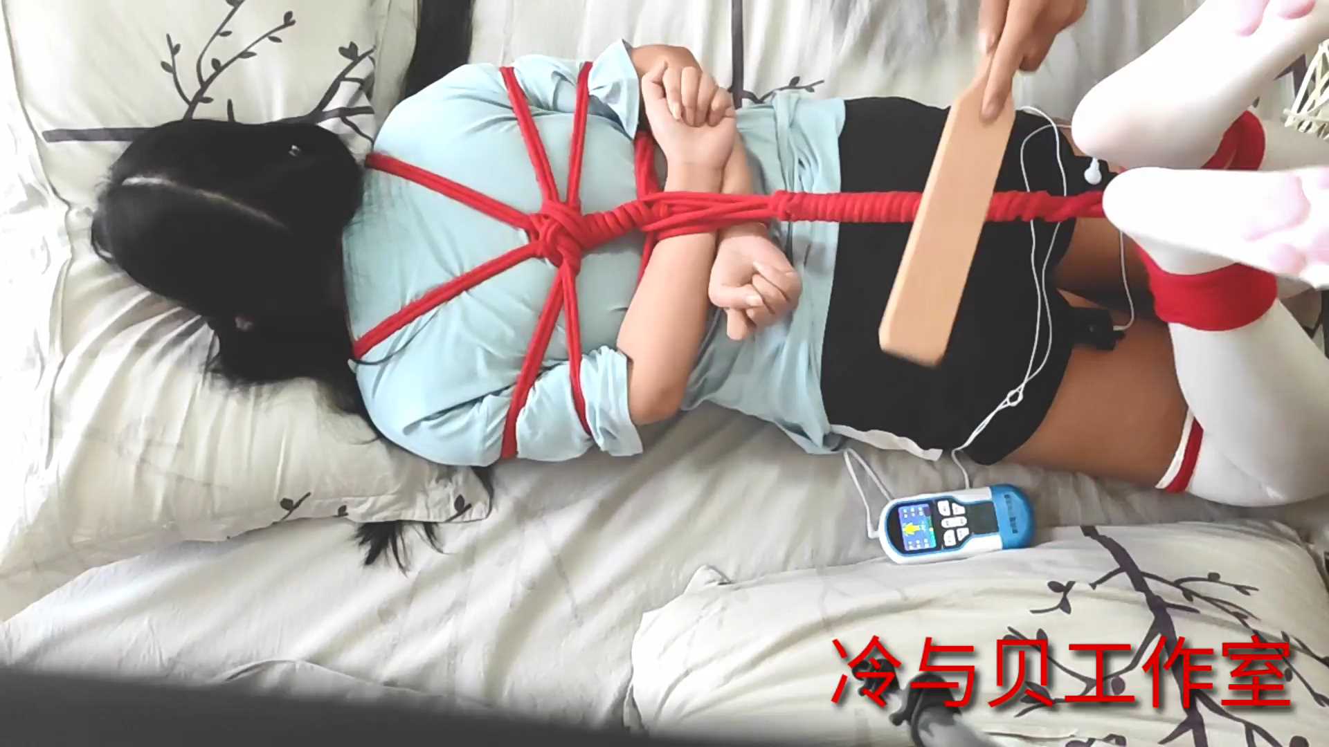 LYB052 电击，耳光 M开腿电击放置 驷马鞭打光.mp4_snapshot_19.48_[2025.02.20_19.39.20].jpg
