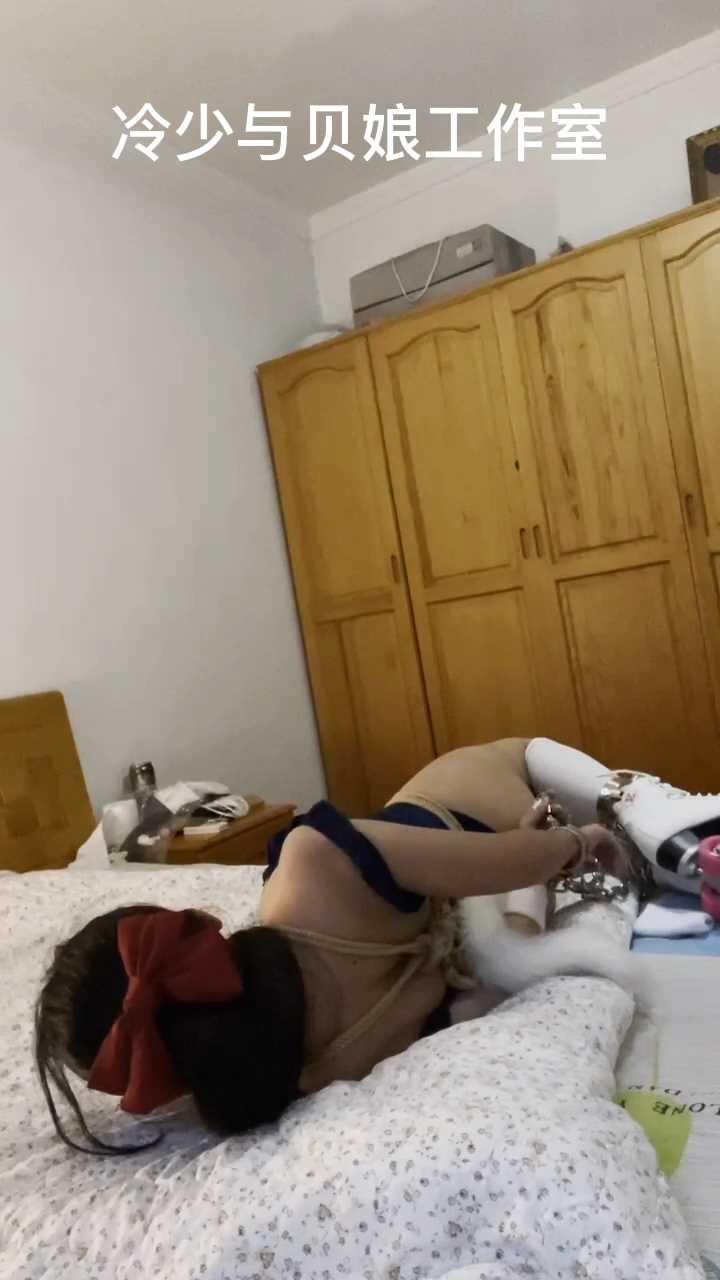 LYB065 死库水驷马镣铐自缚.mp4_snapshot_30.58_[2025.02.20_19.42.16].jpg