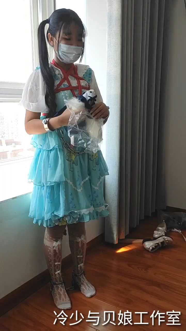 LYB067 可爱双马尾lo娘被捆绑戴手铐脚镣做家务.mp4_snapshot_09.25_[2025.02.20_19.42.39].jpg