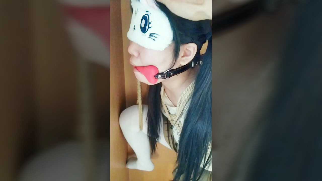 LYB062 双马尾少女衣柜单腿吊 M开腿 口塞 鞭打.mp4_snapshot_01.54_[2025.02.20_19.41.33].jpg