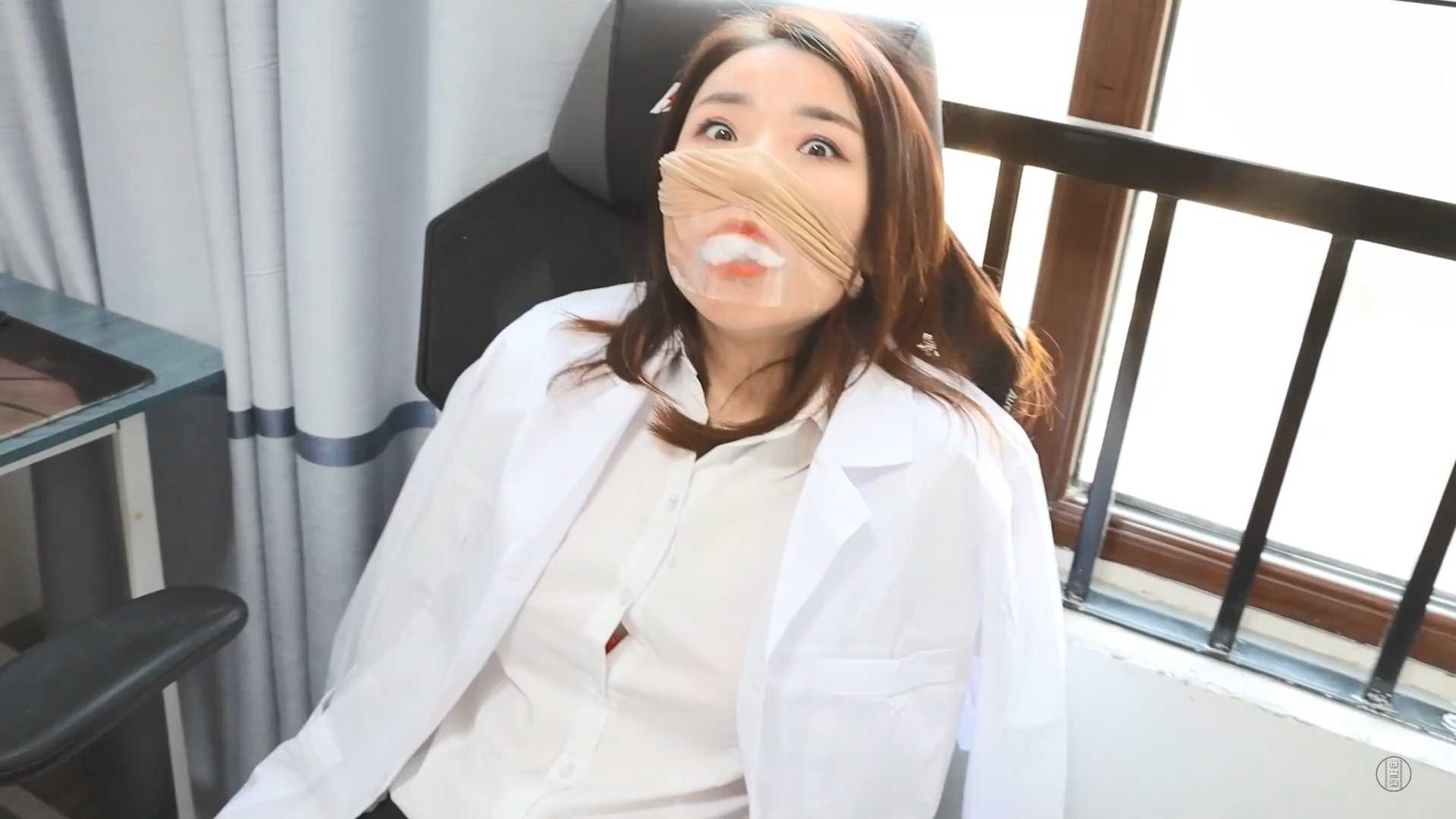 DYK293 封嘴劫05.mp4_snapshot_22.30_[2025.02.17_13.23.50].jpg