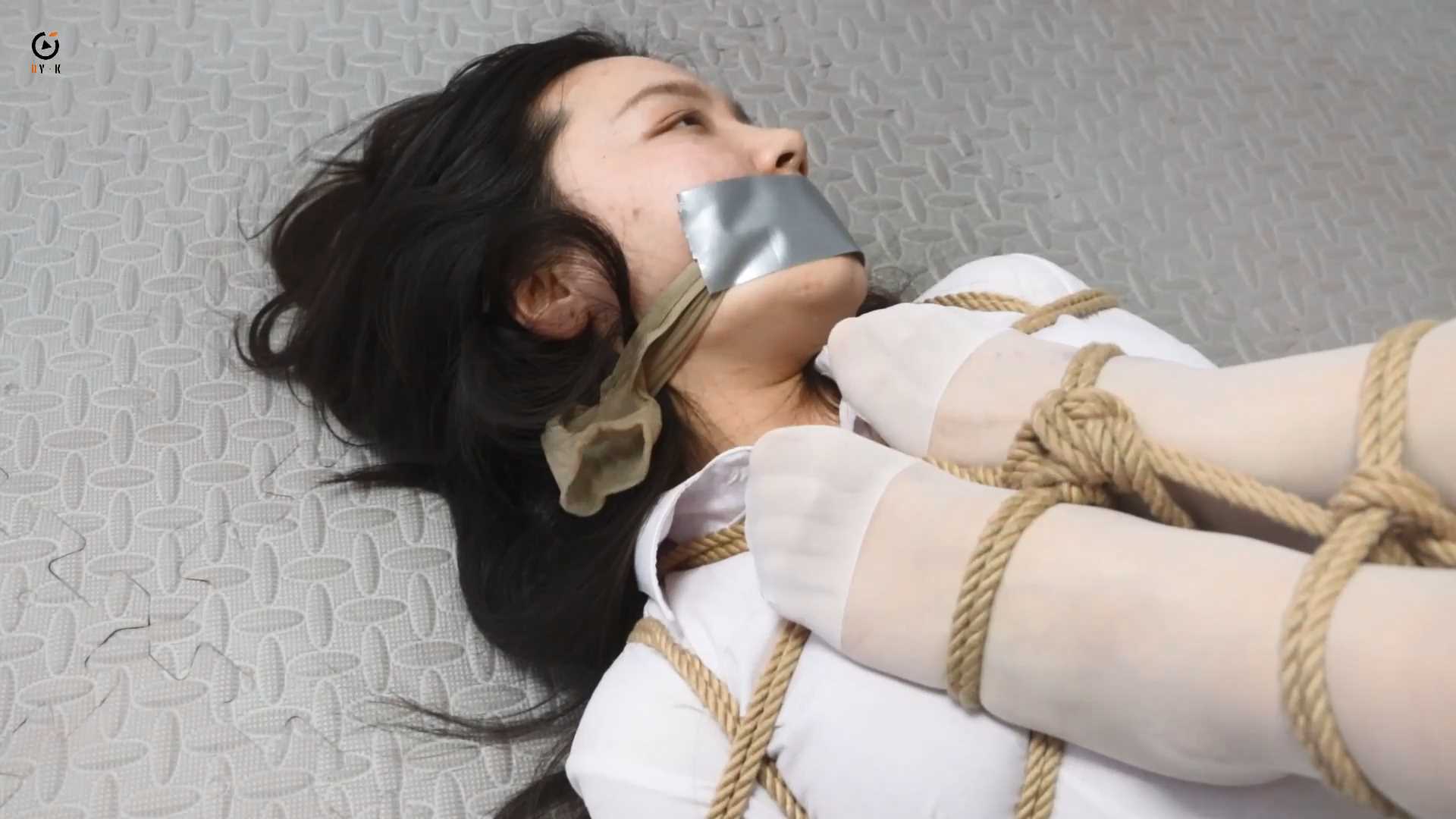 DYK318 房东的秘密5.mp4_snapshot_22.09_[2025.02.17_13.28.26].jpg