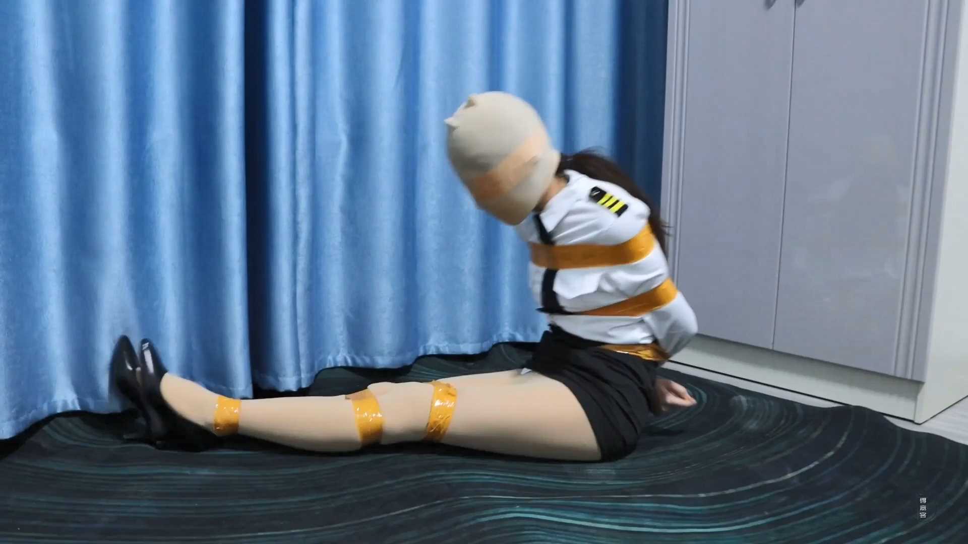 DYK019 绑架女机长.mp4_snapshot_03.52_[2025.02.17_10.30.06].jpg