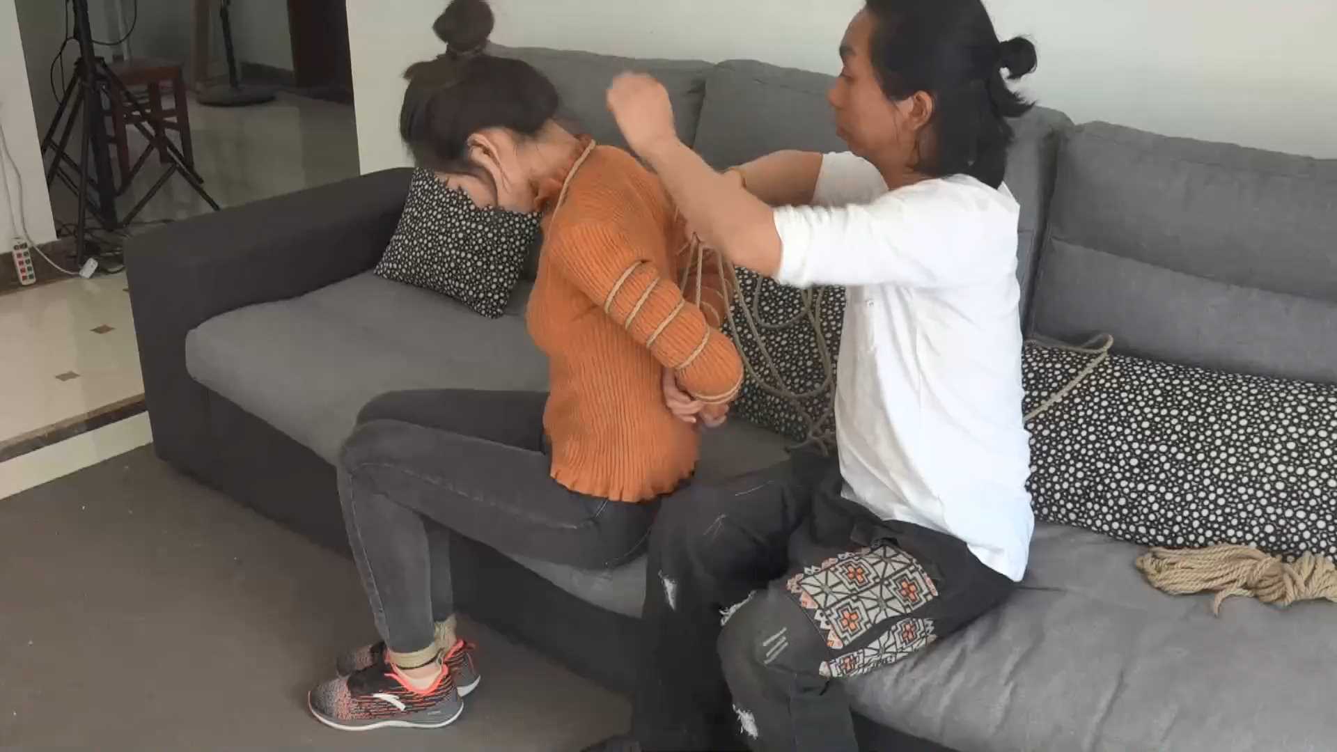 HNYC086 大学生面试绳模纪实.mp4_snapshot_00.32.20_[2025.02.17_11.52.52].jpg