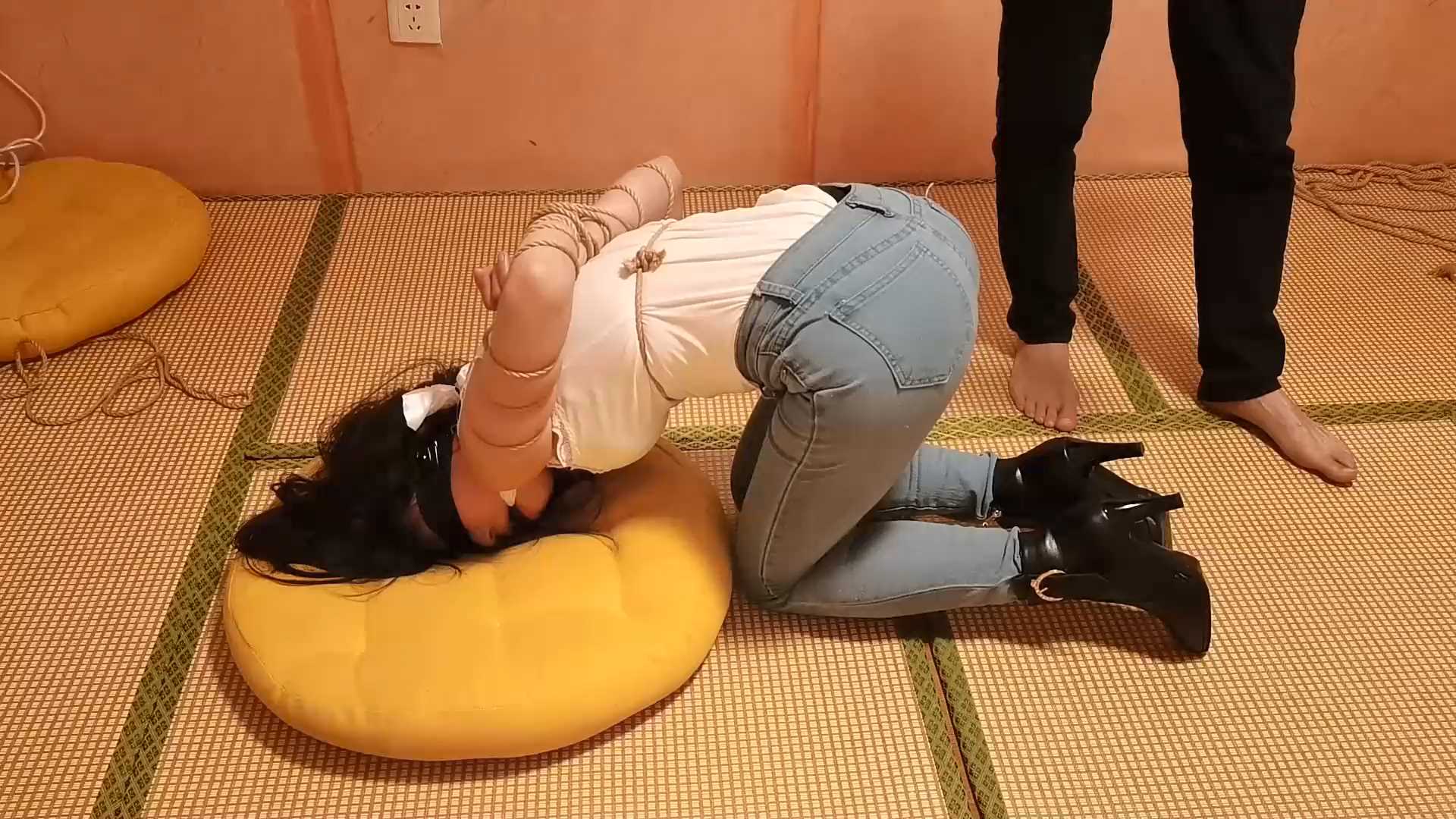 YS115 极限五花，打屁股.mp4_snapshot_11.30_[2025.02.14_11.12.08].jpg