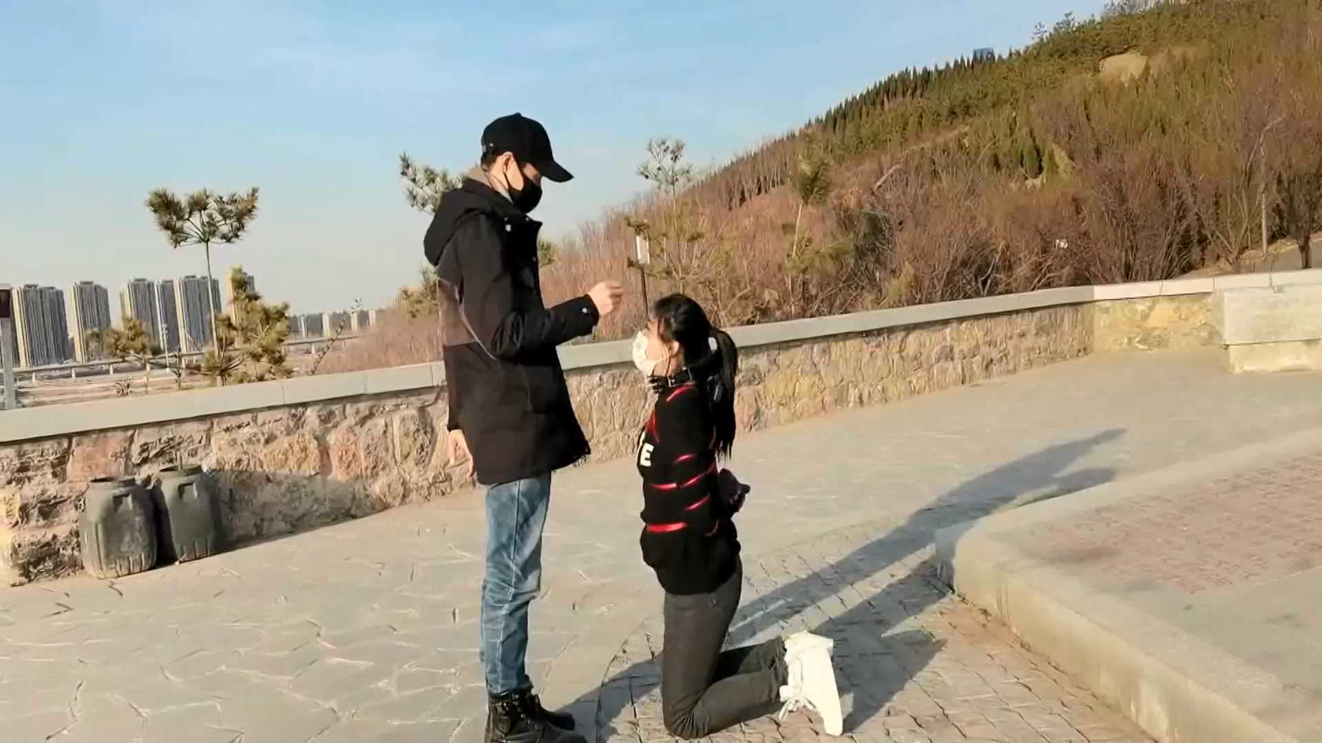 YS110 把小狗狗五花大绑牵出去溜溜弯.mp4_snapshot_33.57_[2025.02.14_11.11.04].jpg