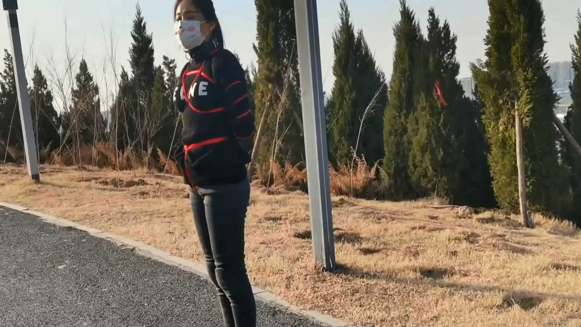 YS110 把小狗狗五花大绑牵出去溜溜弯.mp4_snapshot_17.01_[2025.02.14_11.11.01].jpg