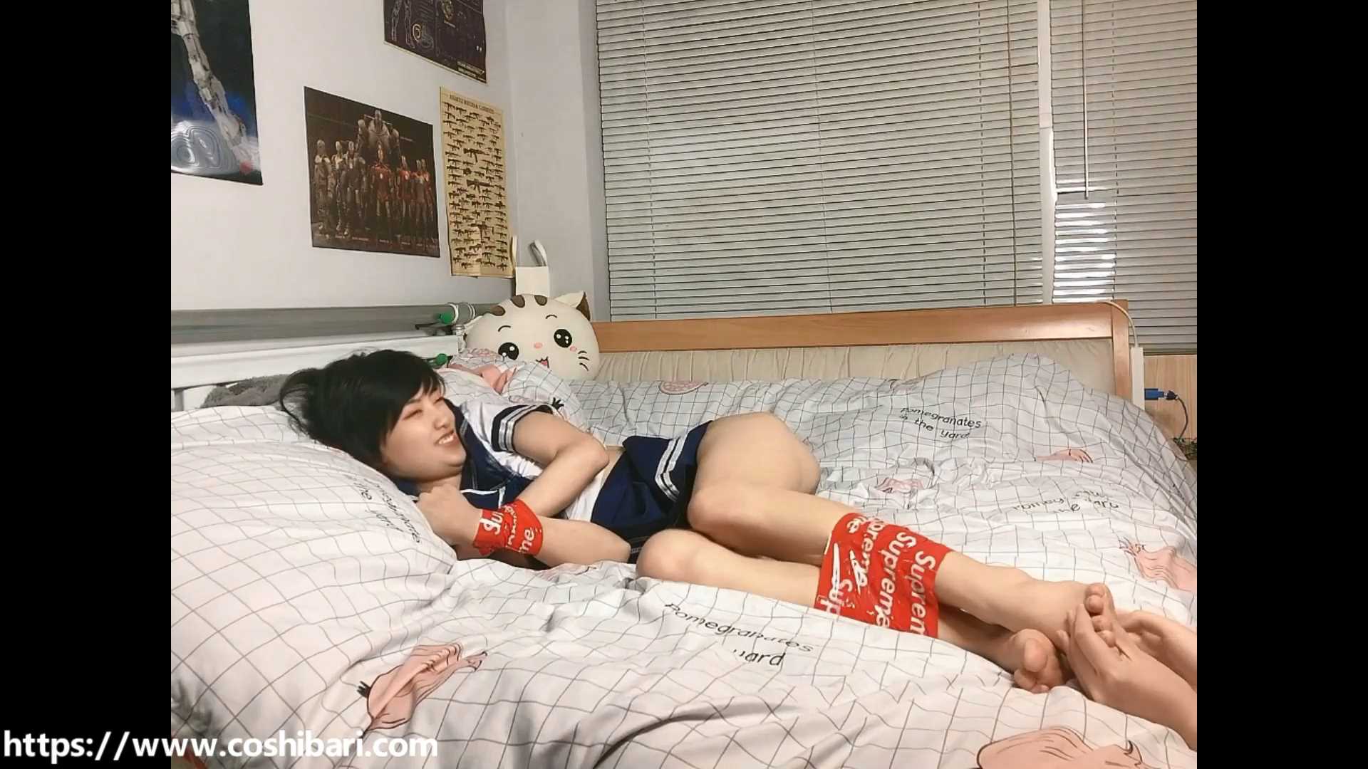 SZY005 学生服 裸足TK！.mp4_snapshot_06.20_[2025.02.21_20.17.18].jpg