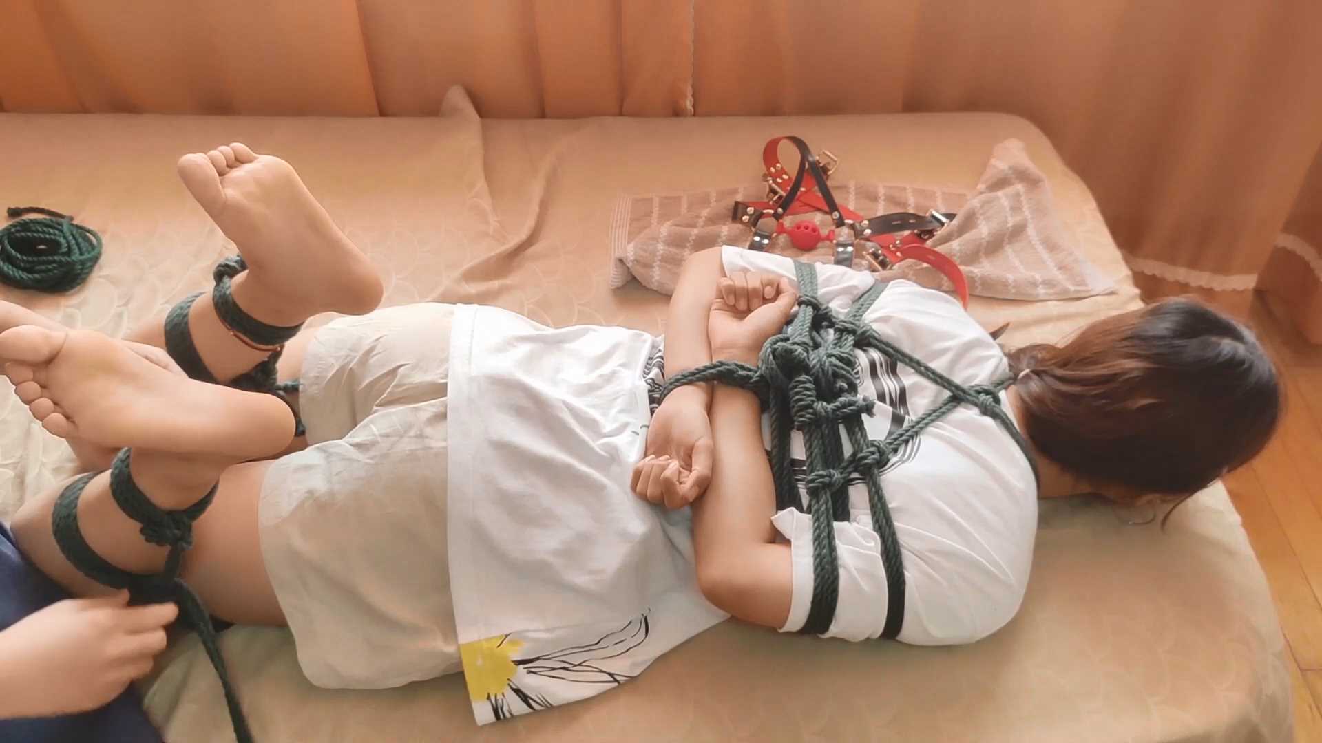 WNYC056 气质美女依然裸足超紧驷马严厉堵嘴.mp4_snapshot_46.37_[2025.02.22_18.39.48].jpg