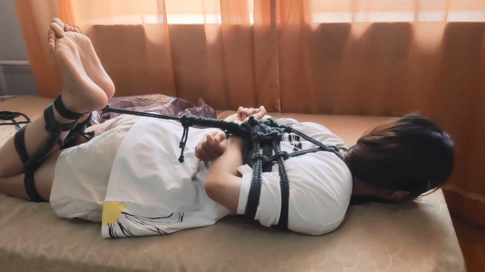 WNYC056 气质美女依然裸足超紧驷马严厉堵嘴.mp4_snapshot_20.02_[2025.02.22_18.39.42].jpg
