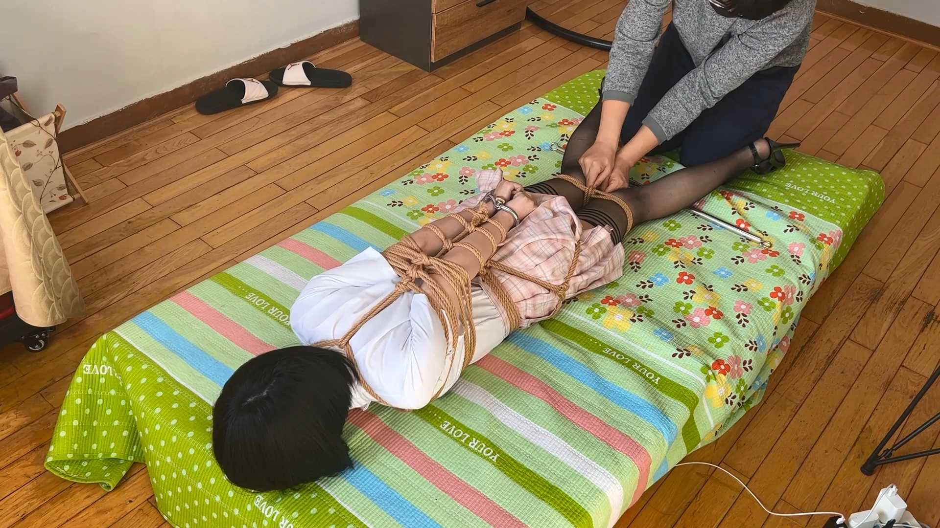 WNYC079 晚晚妹子爆杀并肘驷马.mp4_snapshot_05.17_[2025.02.22_18.43.46].jpg
