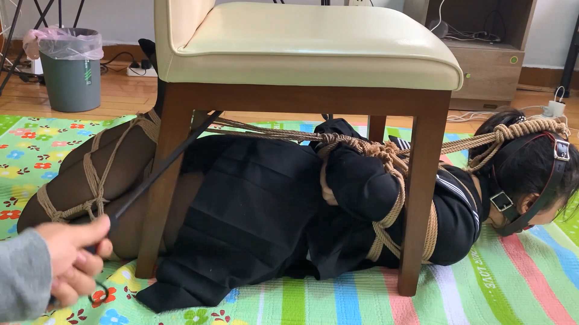 WNYC081 jk黑丝小美女果妹的超紧驷马椅下超羞耻调教.mp4_snapshot_45.39_[2025.02.22_.jpg