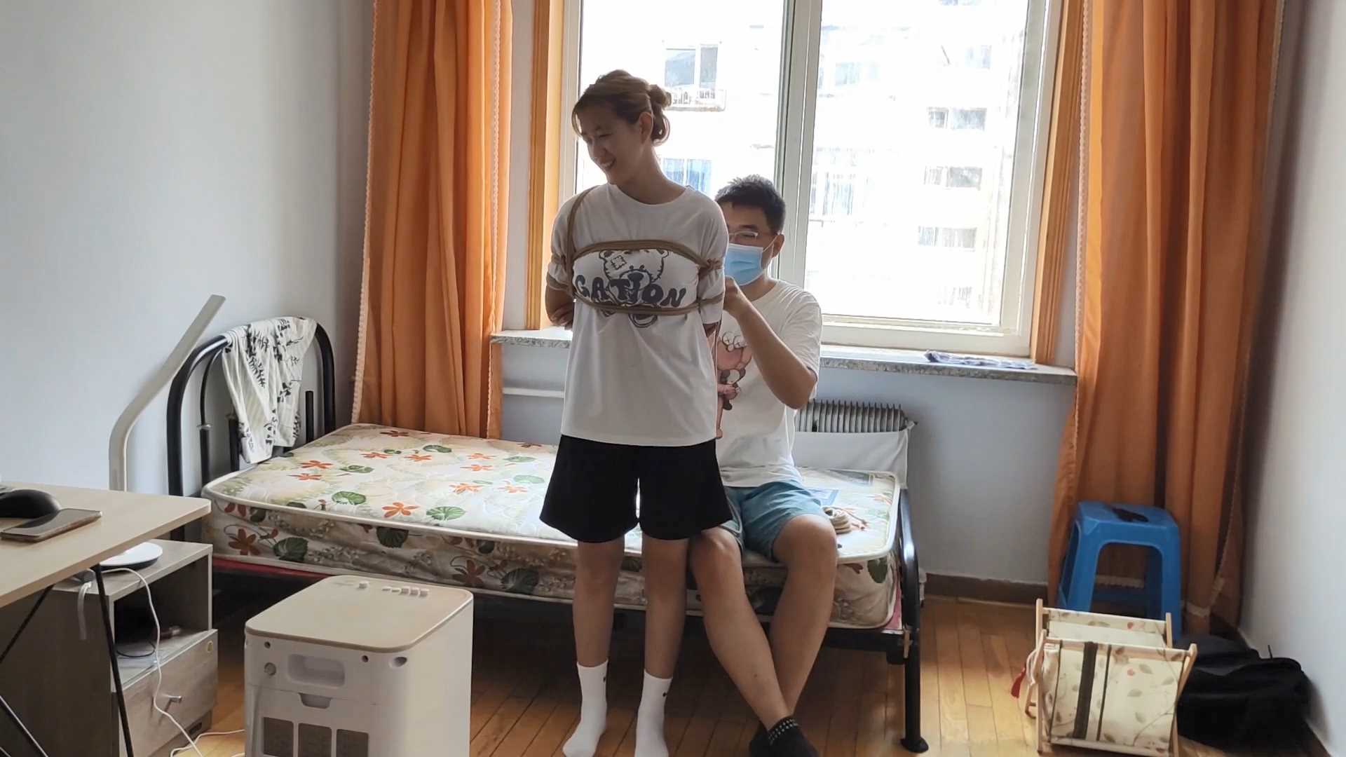 WNYC022 大学长腿美女露思的初绑严厉驷马.mp4_snapshot_03.42_[2025.02.22_18.34.07].jpg