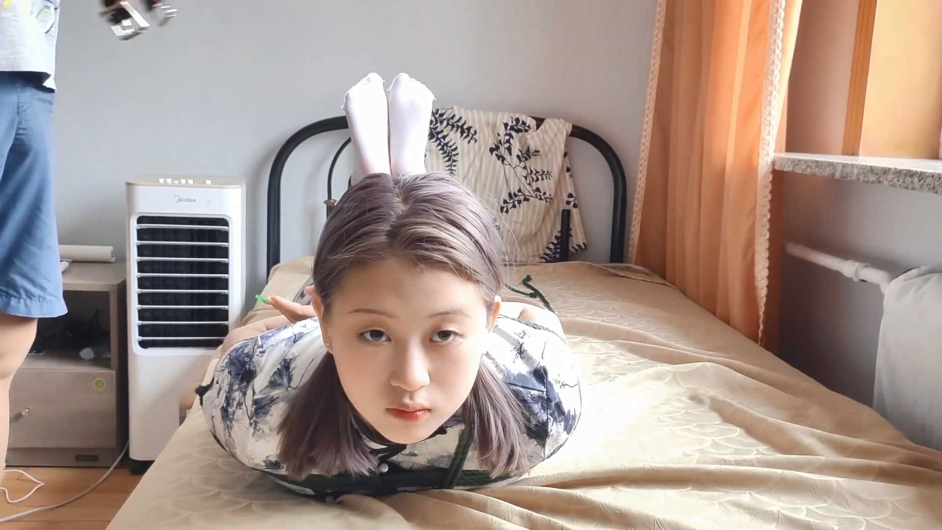 WNYC025 可爱妹子晓灵白丝初次驷马超紧缚.mp4_snapshot_00.01_[2025.02.22_18.34.34].jpg
