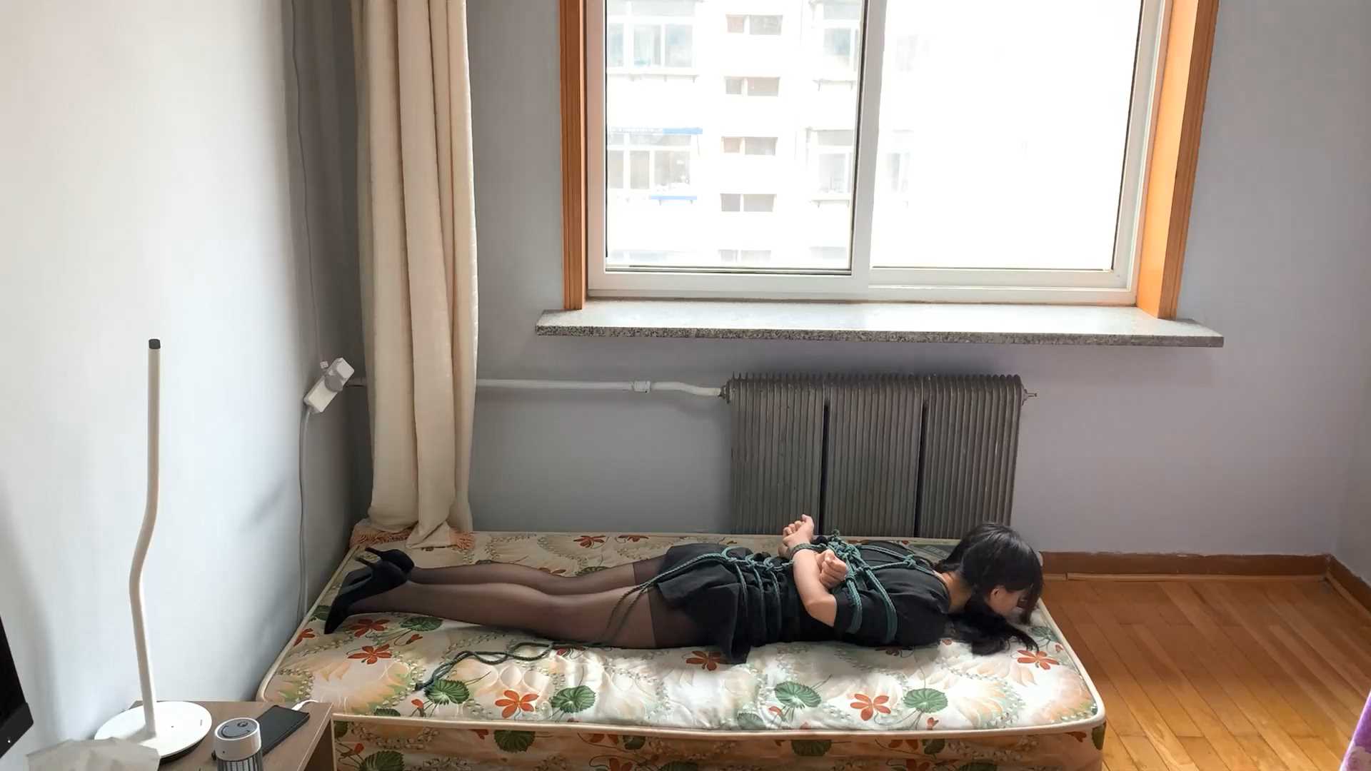 WNYC027 美少女欣妍假装外出放置实验.mp4_snapshot_00.19.00_[2025.02.22_18.34.55].jpg