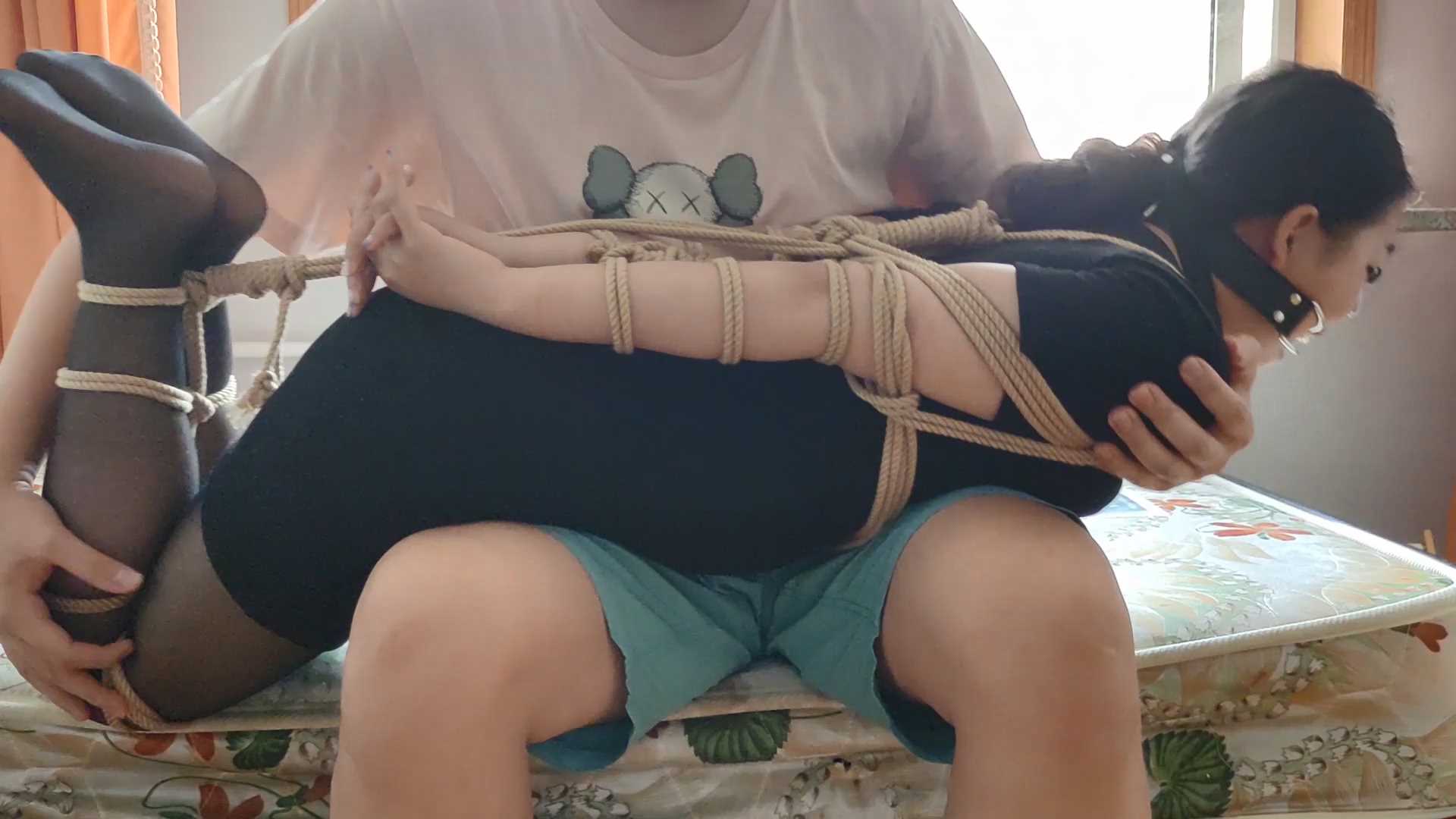 WNYC032 小倩妹子欧式驷马.mp4_snapshot_18.22_[2025.02.22_18.35.44].jpg