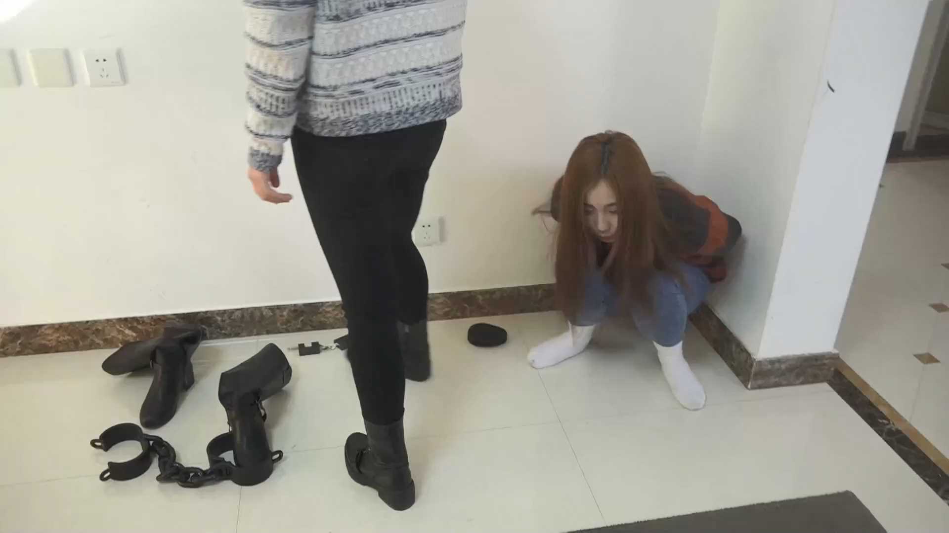 HNYC101 体验牢狱生活.mp4_snapshot_00.24.10_[2025.02.17_11.59.20].jpg