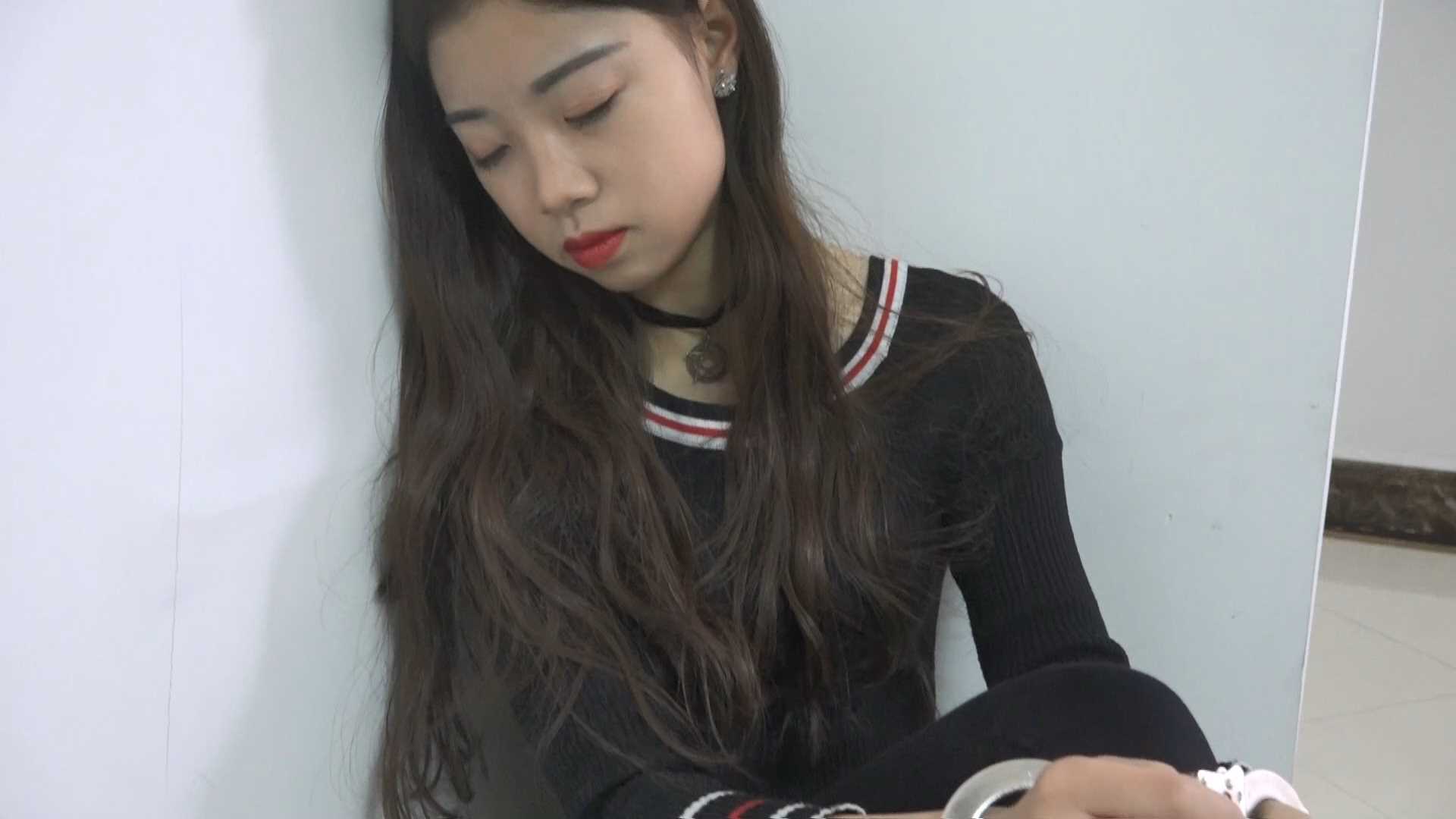 HNYC111 师妹体验镣铐搜身.mp4_snapshot_14.46_[2025.02.17_12.01.04].jpg