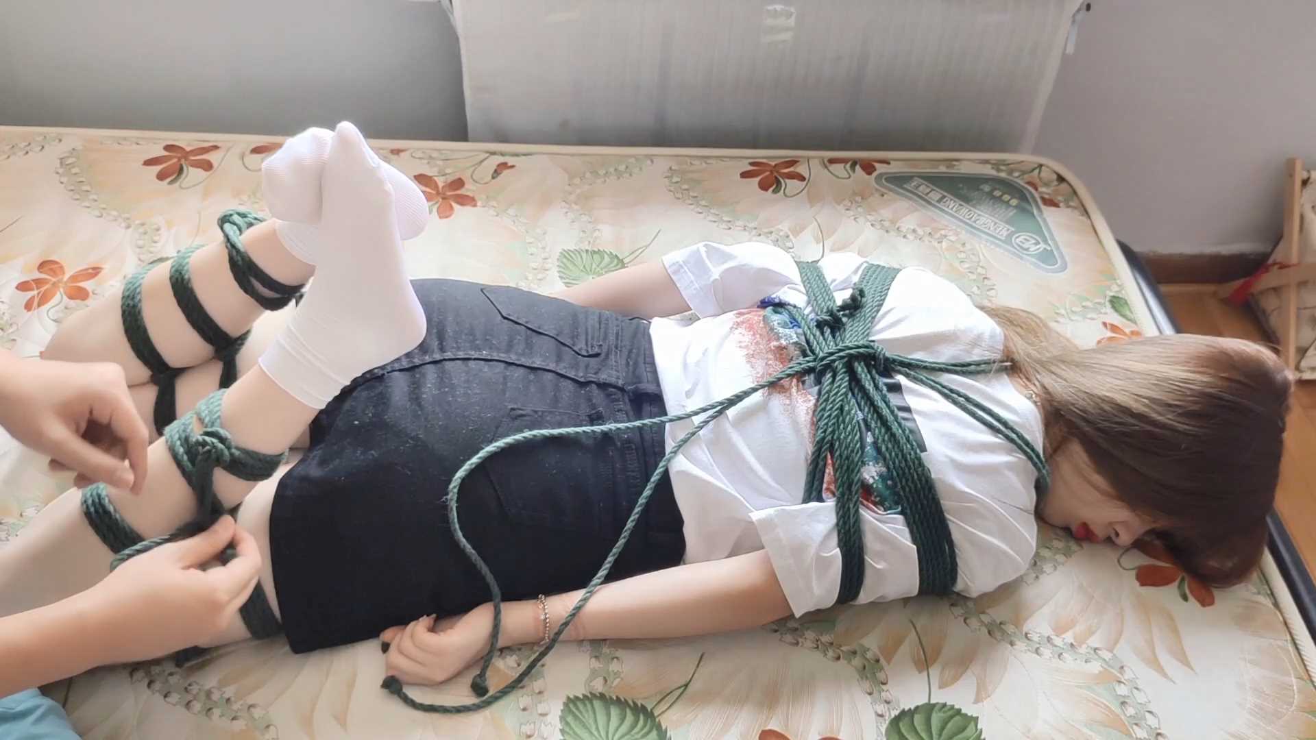 WNYC037 高颜值大长腿美女丹丹的超紧驷马初绑放置.mp4_snapshot_39.11_[2025.02.22_18.jpg
