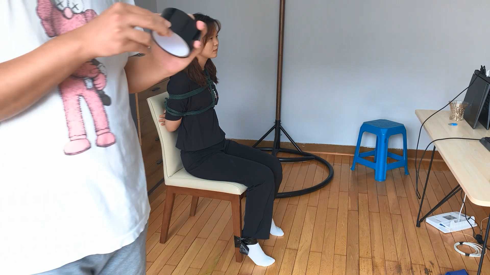 WNYC047 新妹子诗雅的丝袜套头的闷绝高手缚.mp4_snapshot_09.23_[2025.02.22_18.38.11].jpg