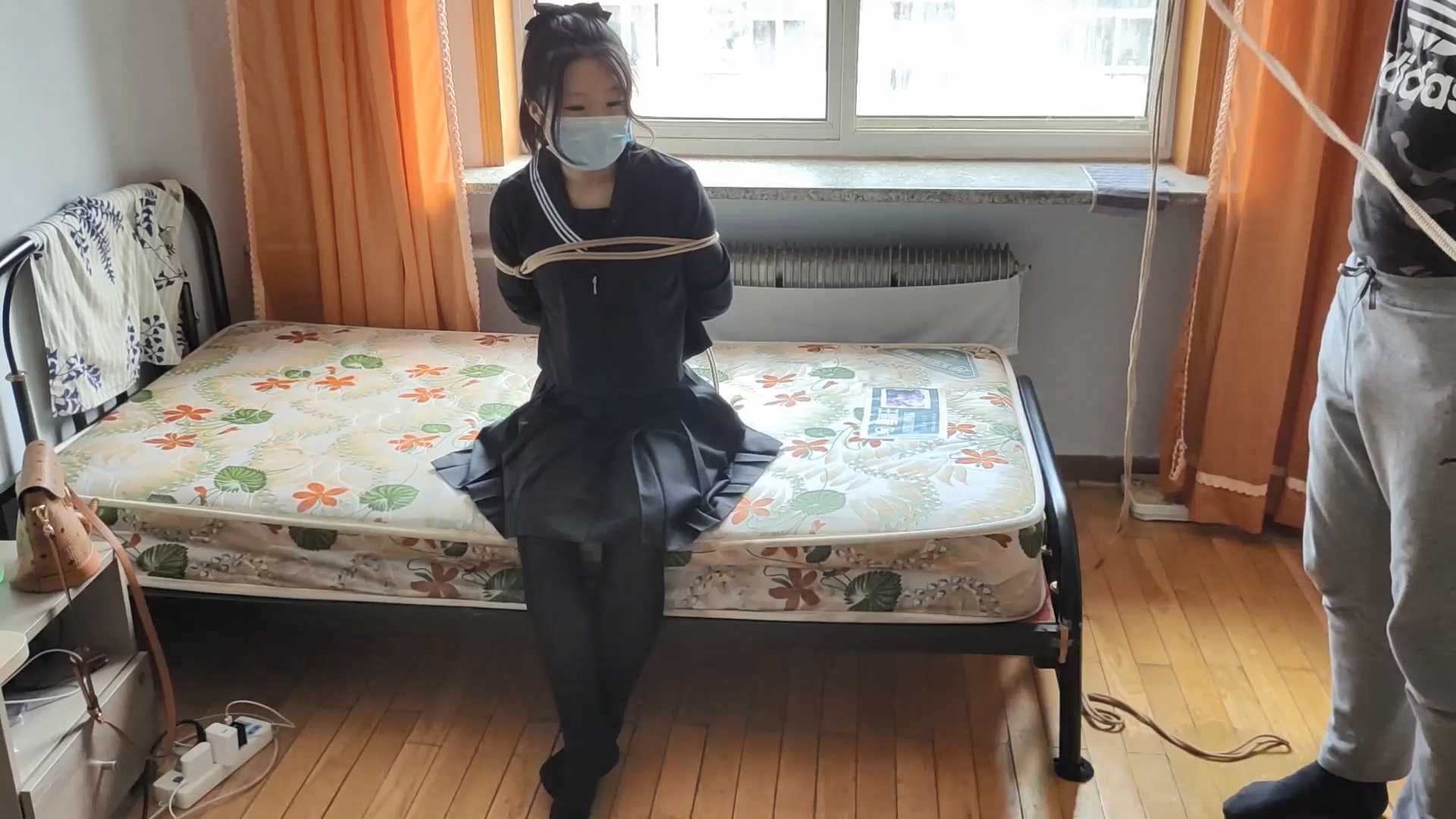 WNYC051 jk真真初绑超紧驷马椅下弃置.mp4_snapshot_03.36_[2025.02.22_18.38.49].jpg