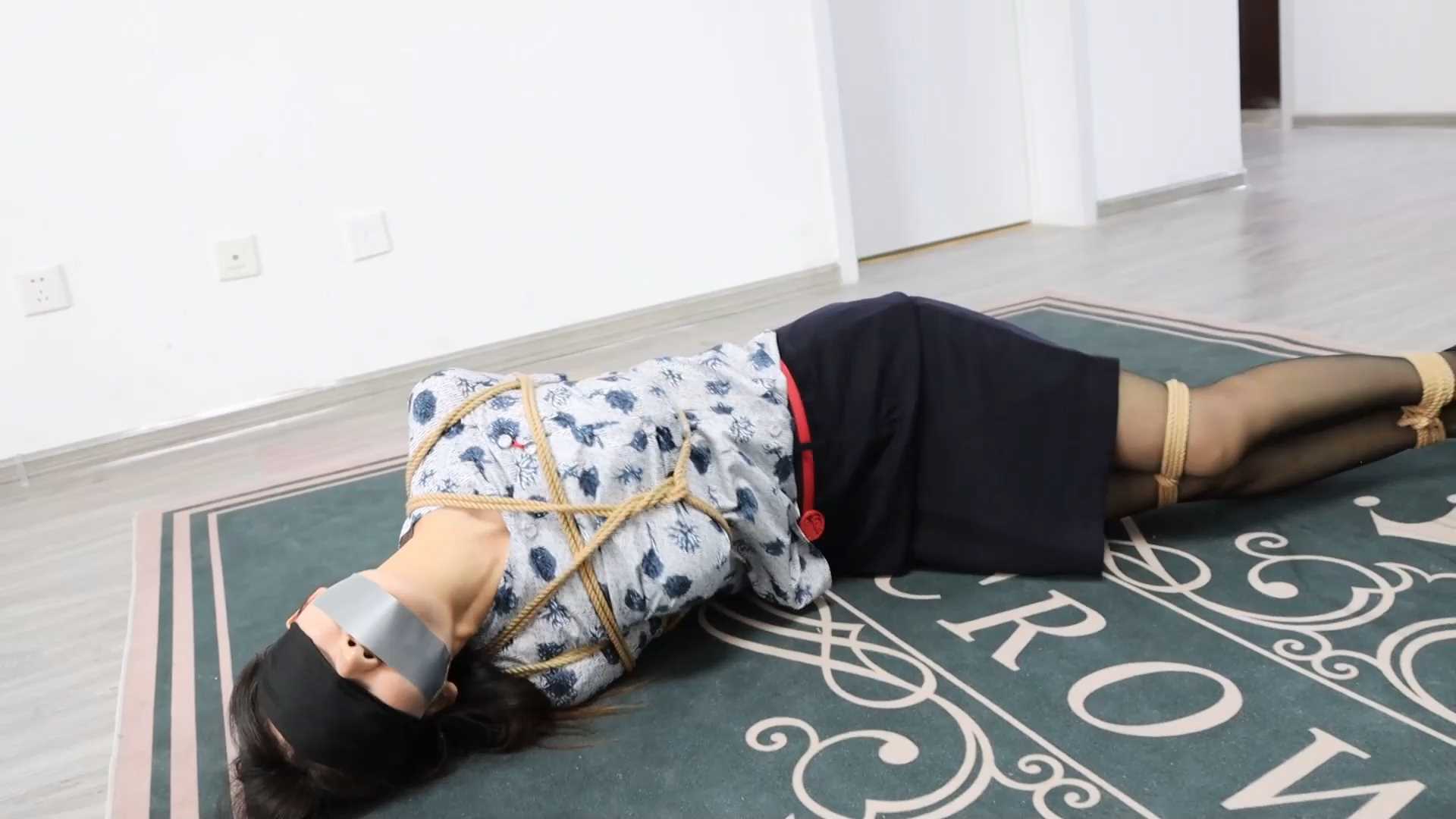 DYK080 绑架美女空姐柳洋 下集.mp4_snapshot_05.33_[2025.02.17_10.44.12].jpg