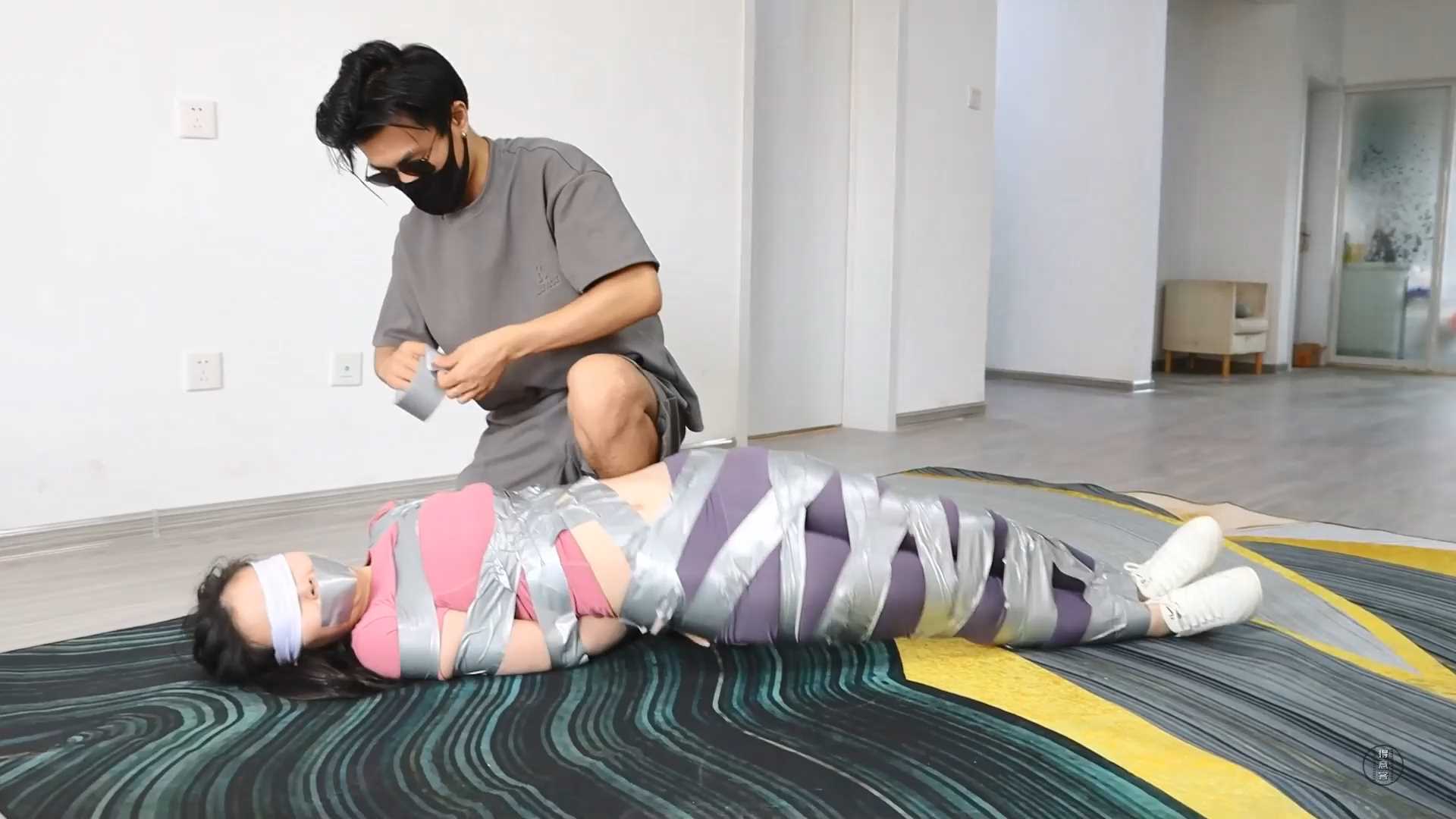 DYK081 绑架健身女教练洛宁.mp4_snapshot_18.30_[2025.02.17_10.44.24].jpg